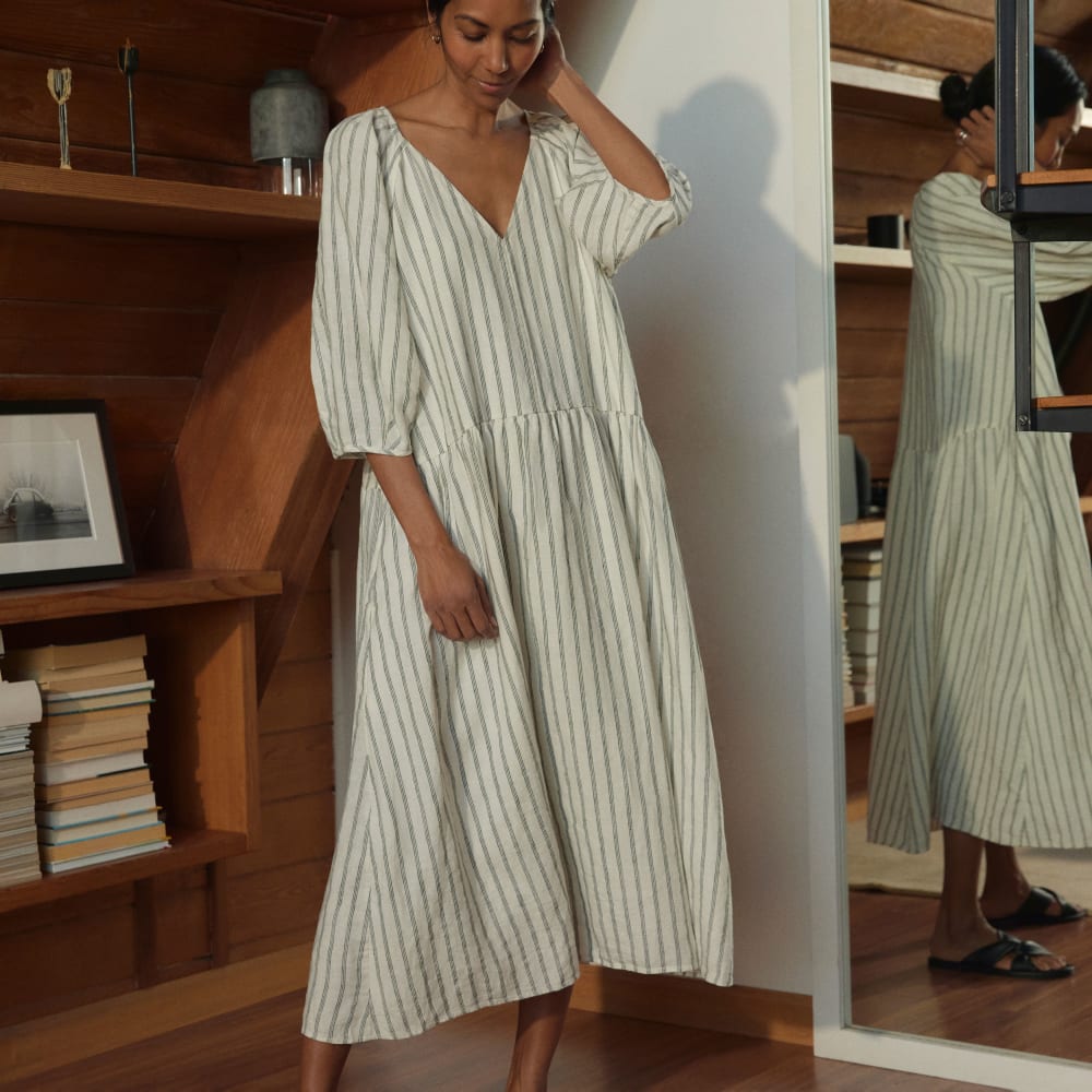 The Linen Oversized Puff-Sleeve Dress in Black / Canvas Tan — detail view