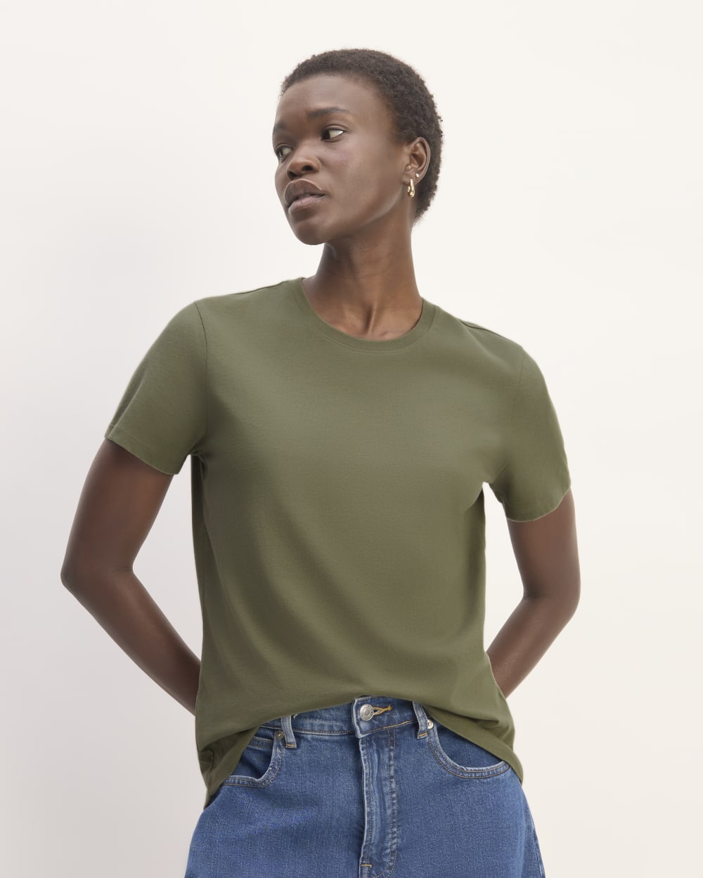 The Slim Crew in Essential Cotton in Kalamata — front view