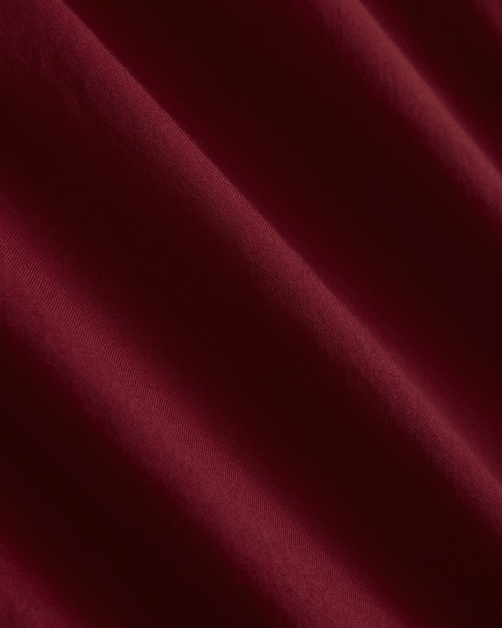 The Way-Short Shirt in Silky Cotton in Merlot — detail view