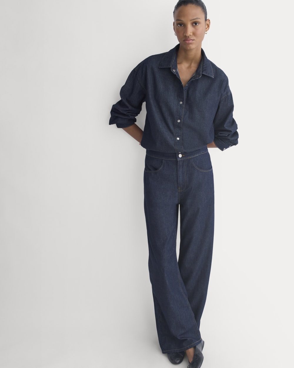 Everlane x Elena Bonvicini Crescent Barrel Jean in Deep Bay Indigo — detail view