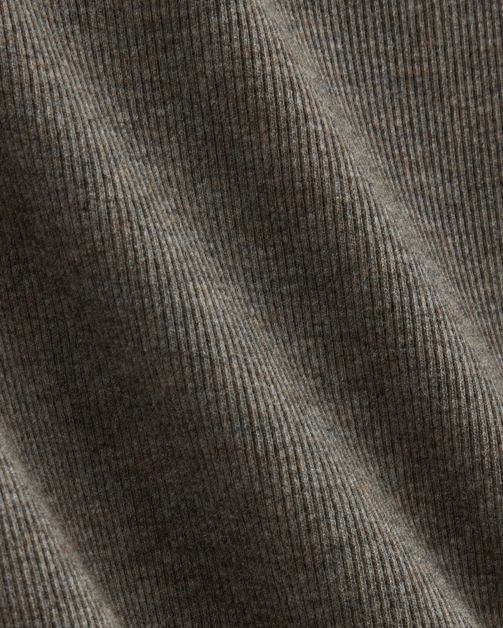 The Luxe Rib Scoop-Neck Tee in Heathered Fatigue — detail view