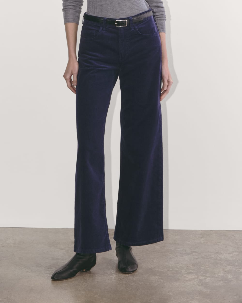 The Mid-Way Pant in Corduroy in Navy — detail view