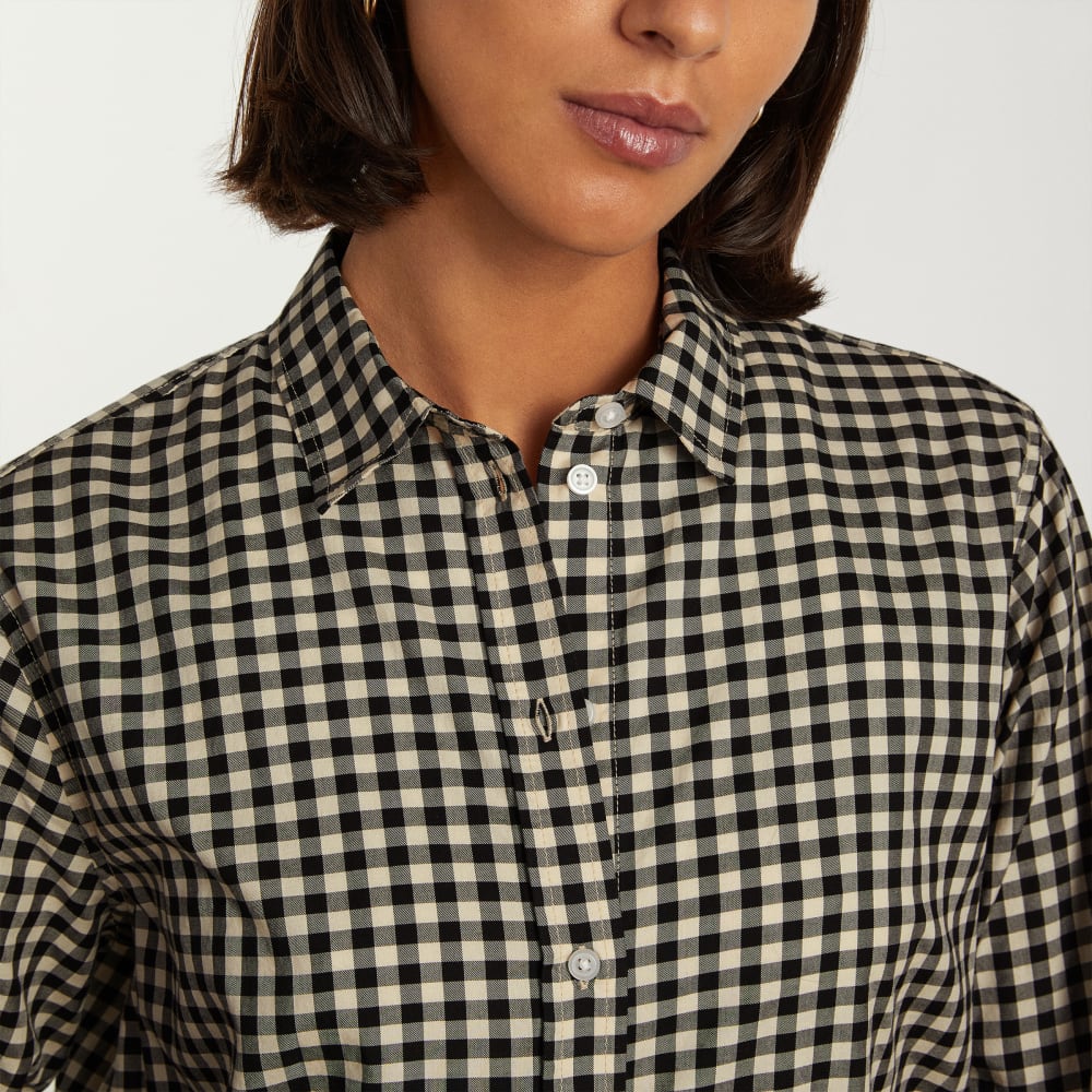 The Must-Have Shirt in Silky Cotton in Black / Canvas Gingham — detail view