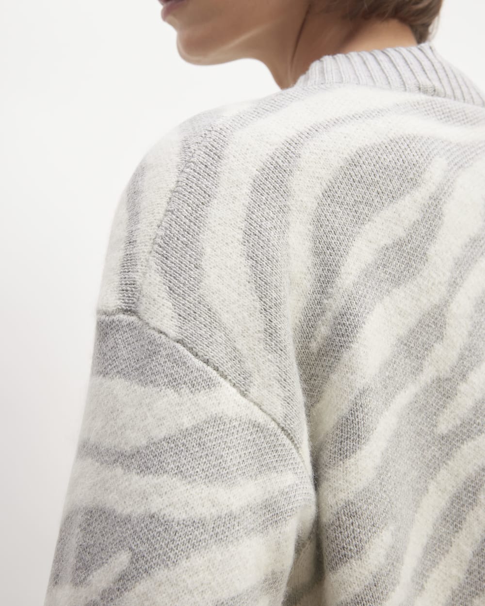 The Alpaca Tiger Jacquard Cardigan in Heathered Grey / Snow — detail view