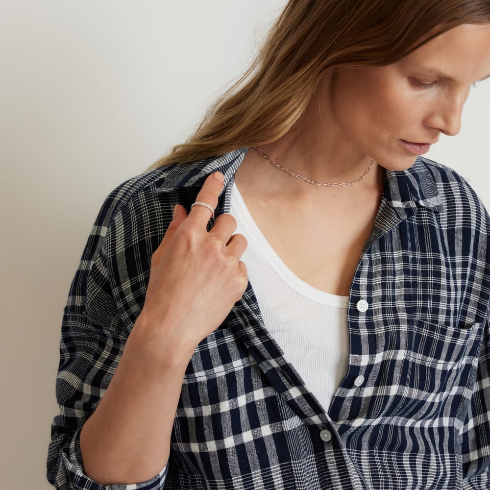The Way-Long Linen Shirt in Canvas Tan / Navy — detail view