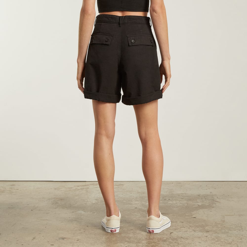 The Tourist Short in Black — detail view