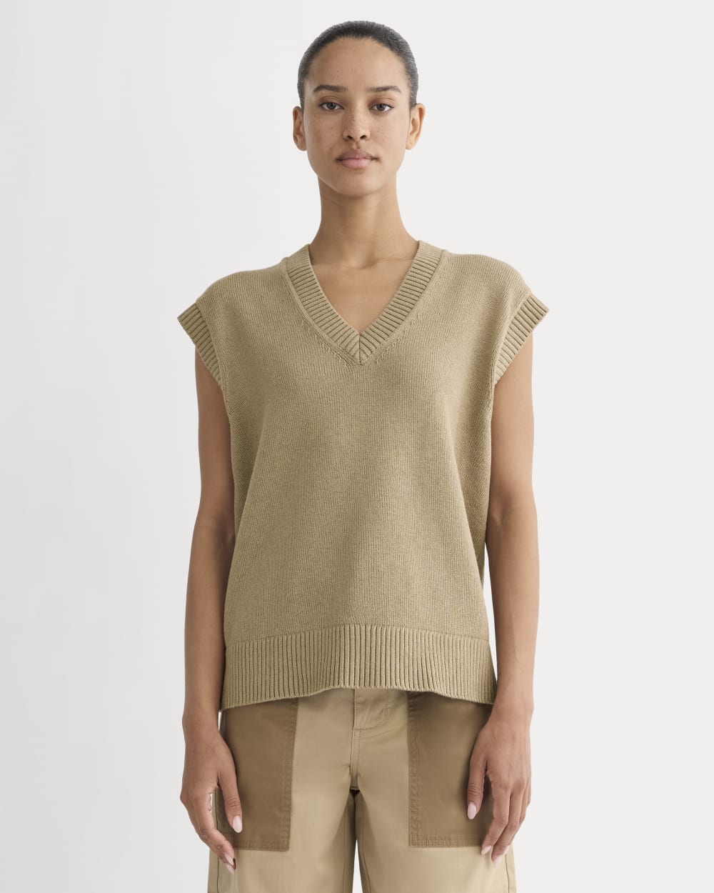 The Boxy Vest in Everyday Cotton in Dark Heathered Camel — front view