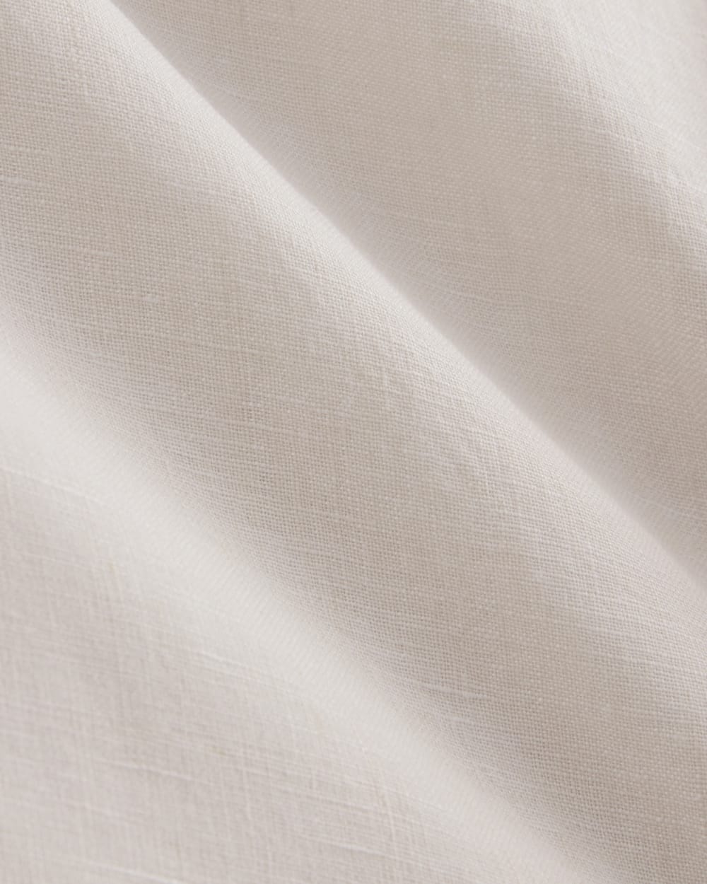 The Must-Have Shirt in Linen in Natural Chambray — detail view