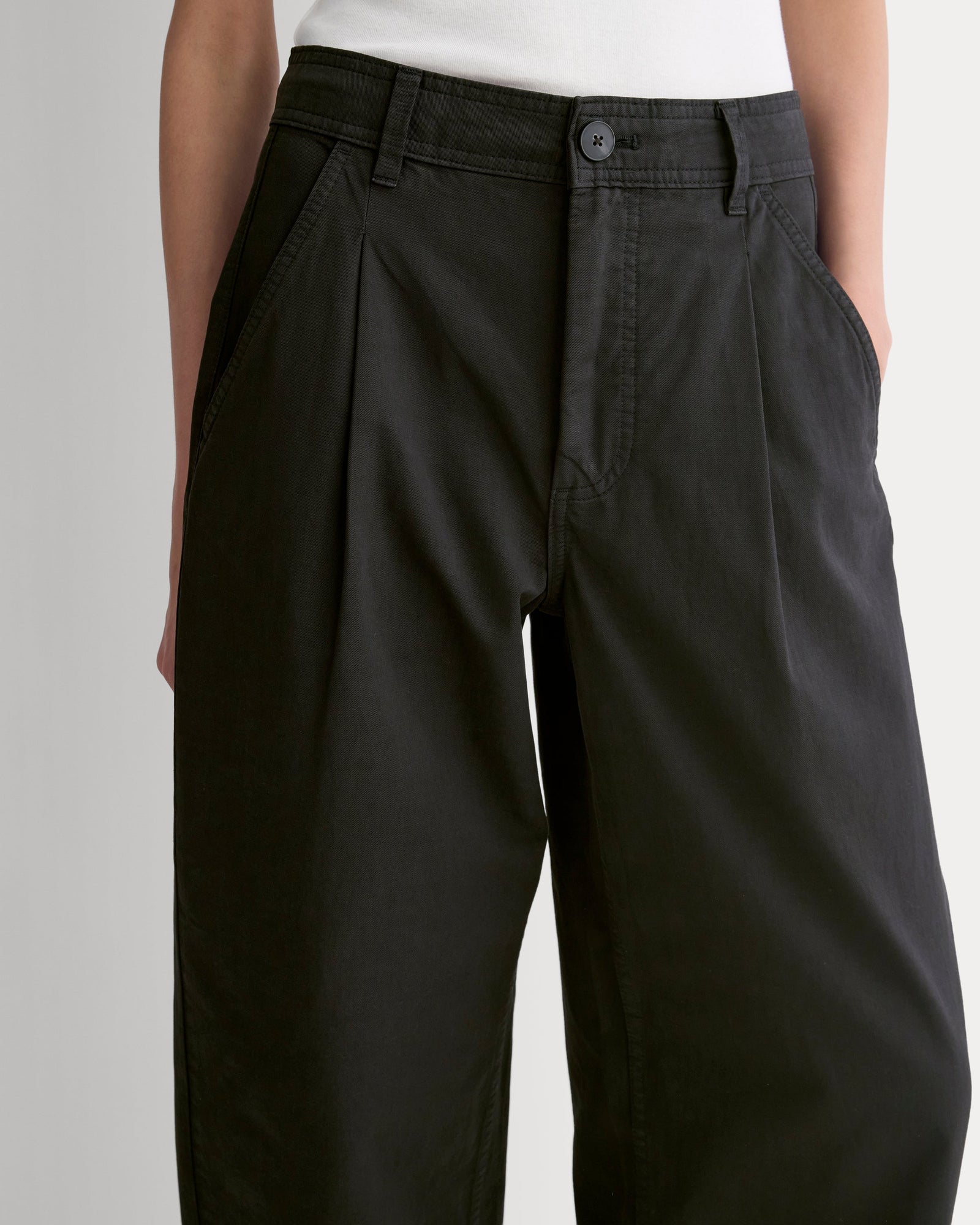 The Everywhere Pant in Black — detail view