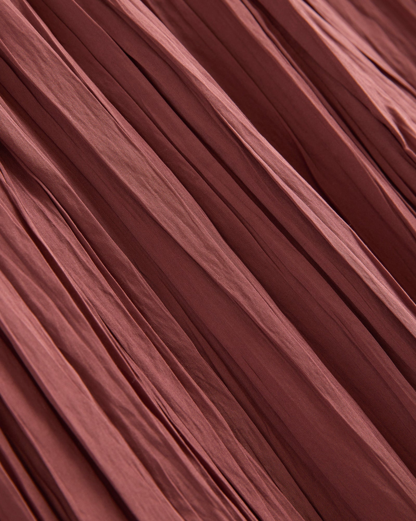 Crinkle Wide-Leg Pant in Henna Red — detail view