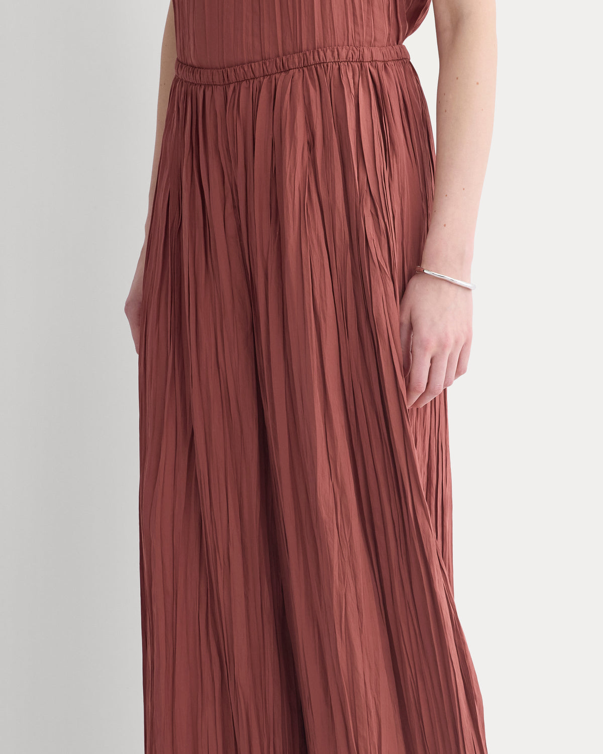Crinkle Wide-Leg Pant in Henna Red — detail view