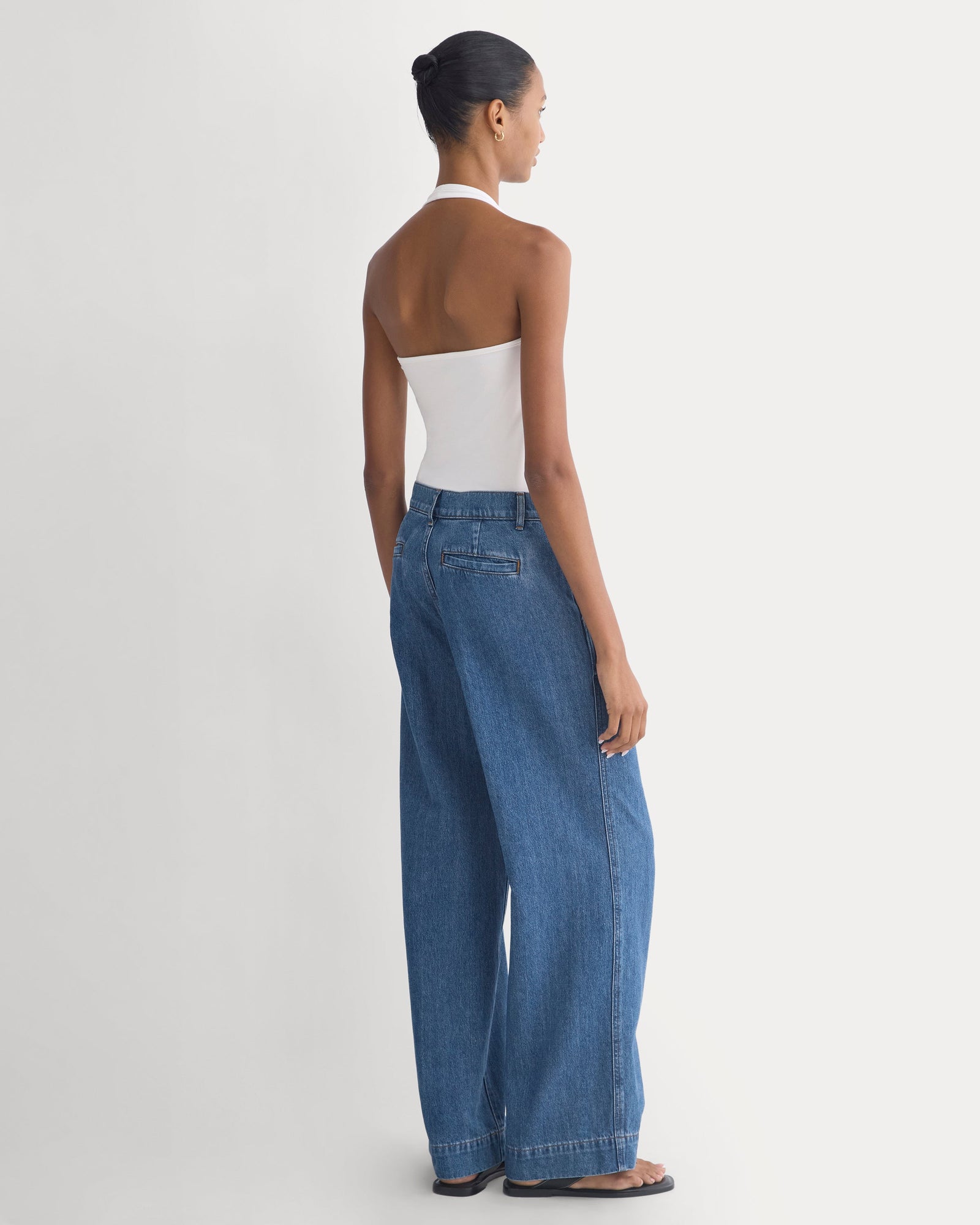 Lightweight Mariner Jean in Medium Indigo — detail view