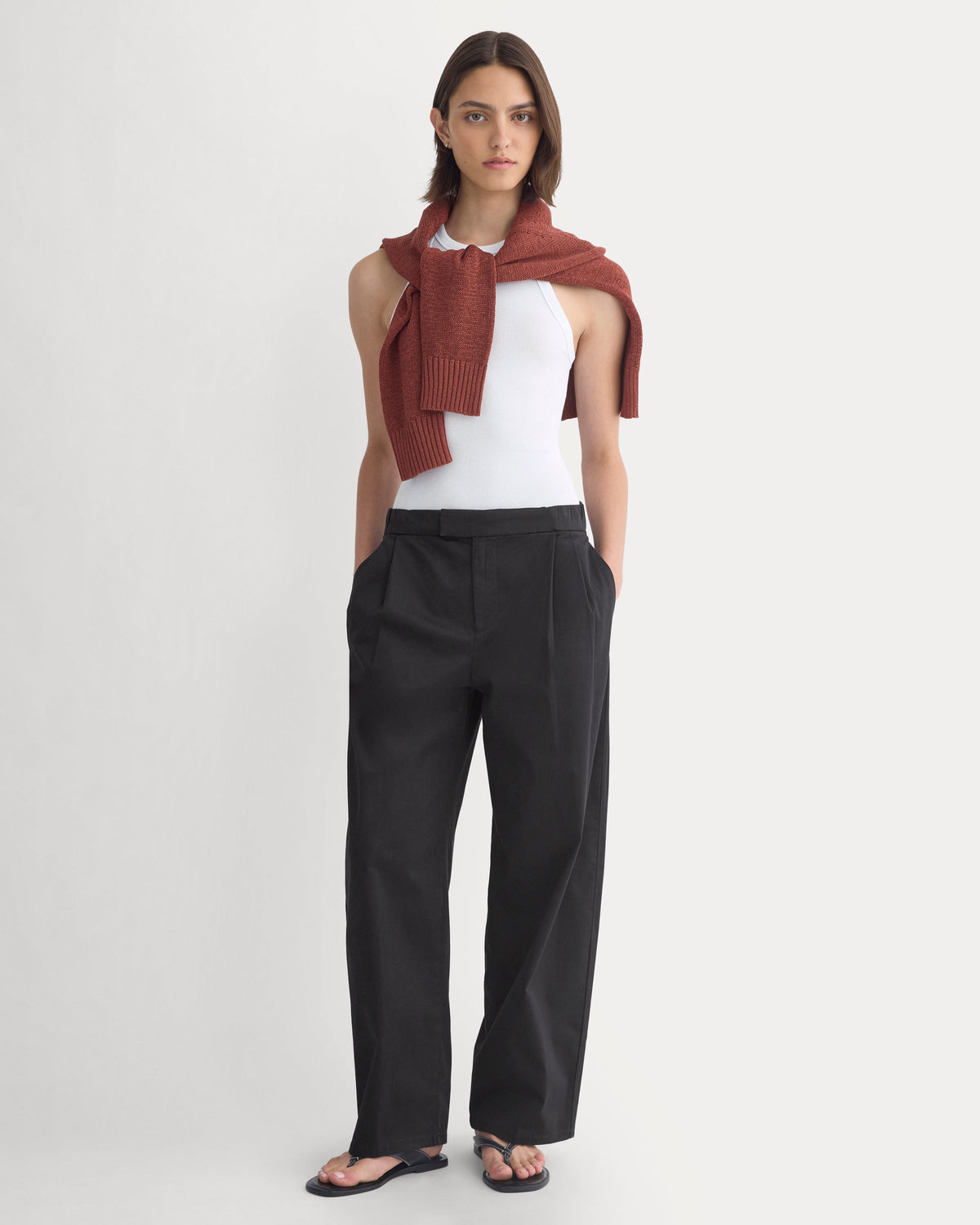 Barrel-Leg Pant in Organic Cotton Sateen in Black — front view