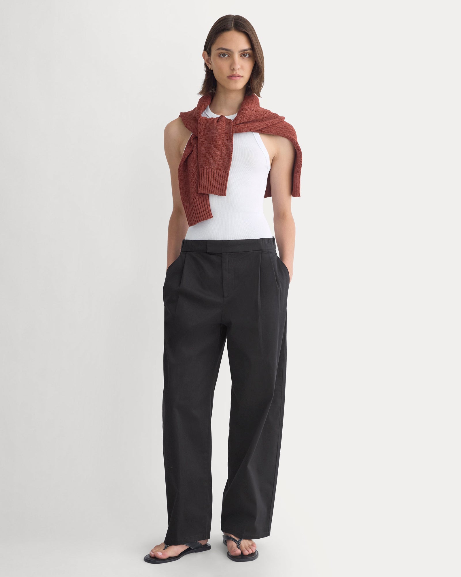 Barrel-Leg Pant in Organic Cotton Sateen in Black — front view