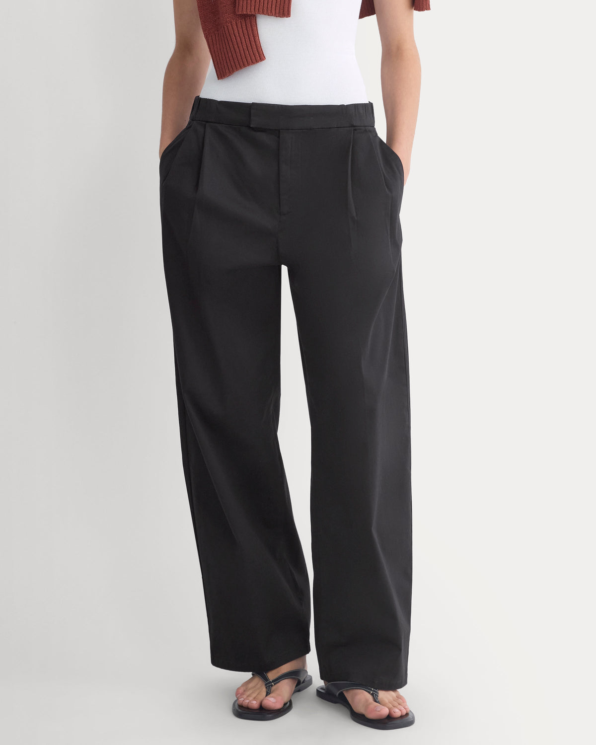 Barrel-Leg Pant in Organic Cotton Sateen in Black — detail view