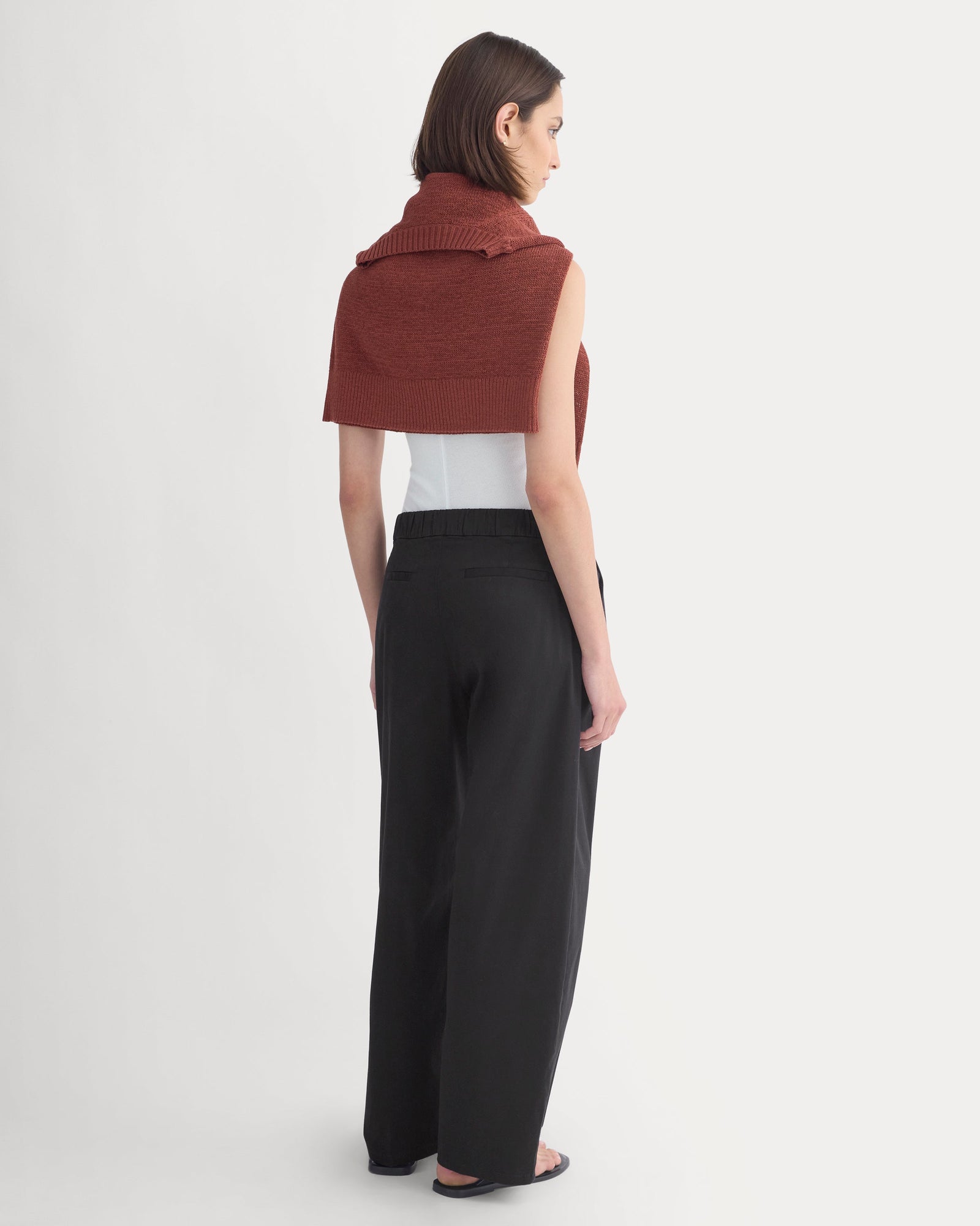 Barrel-Leg Pant in Organic Cotton Sateen in Black — detail view