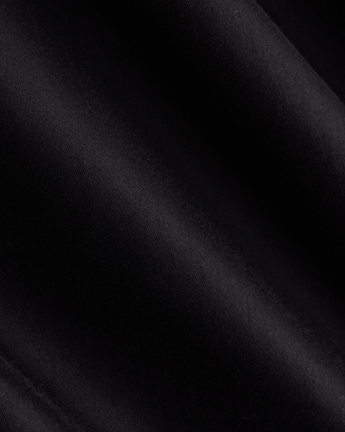 Barrel-Leg Pant in Organic Cotton Sateen in Black — detail view