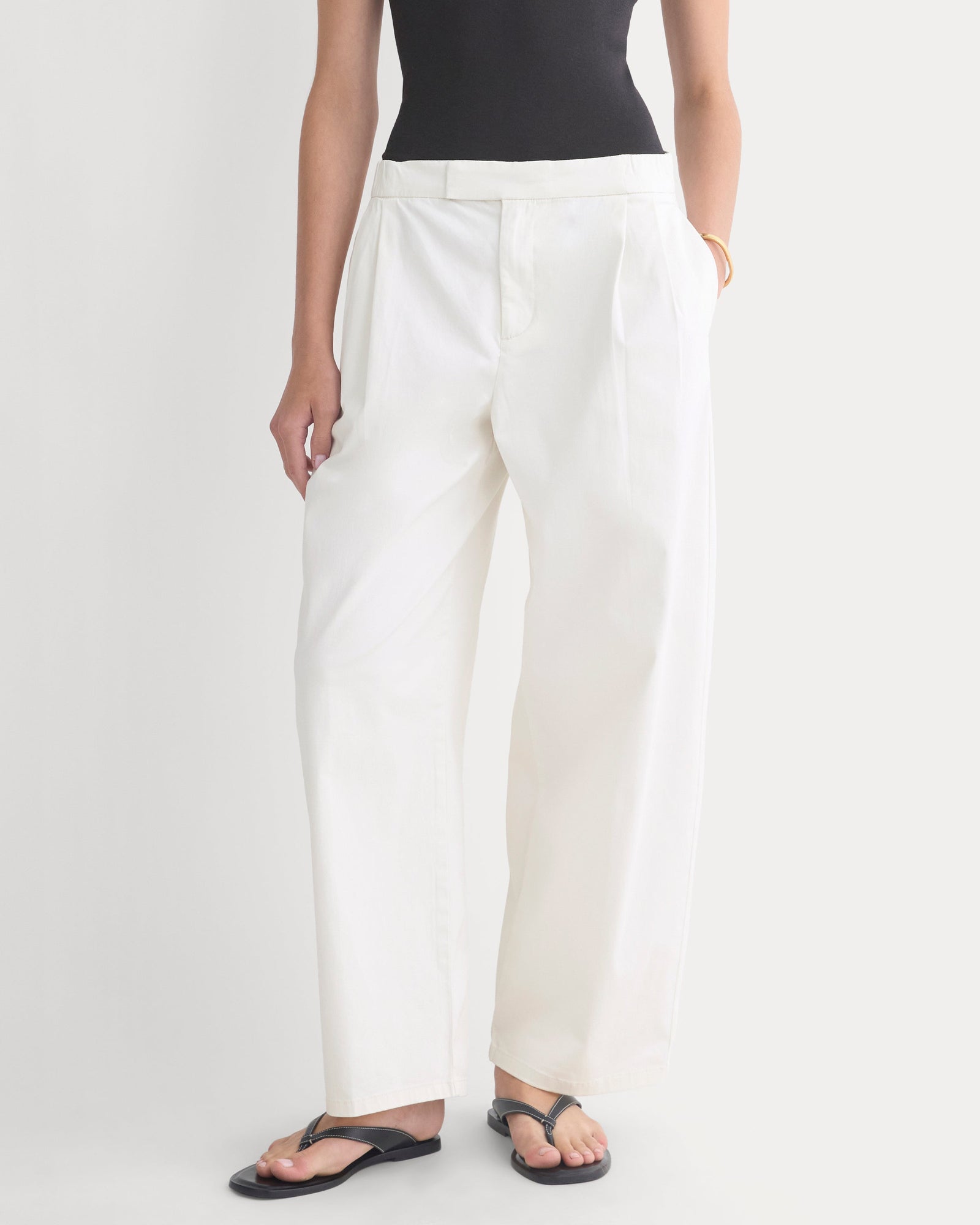Barrel-Leg Pant in Organic Cotton Sateen in Bone — detail view