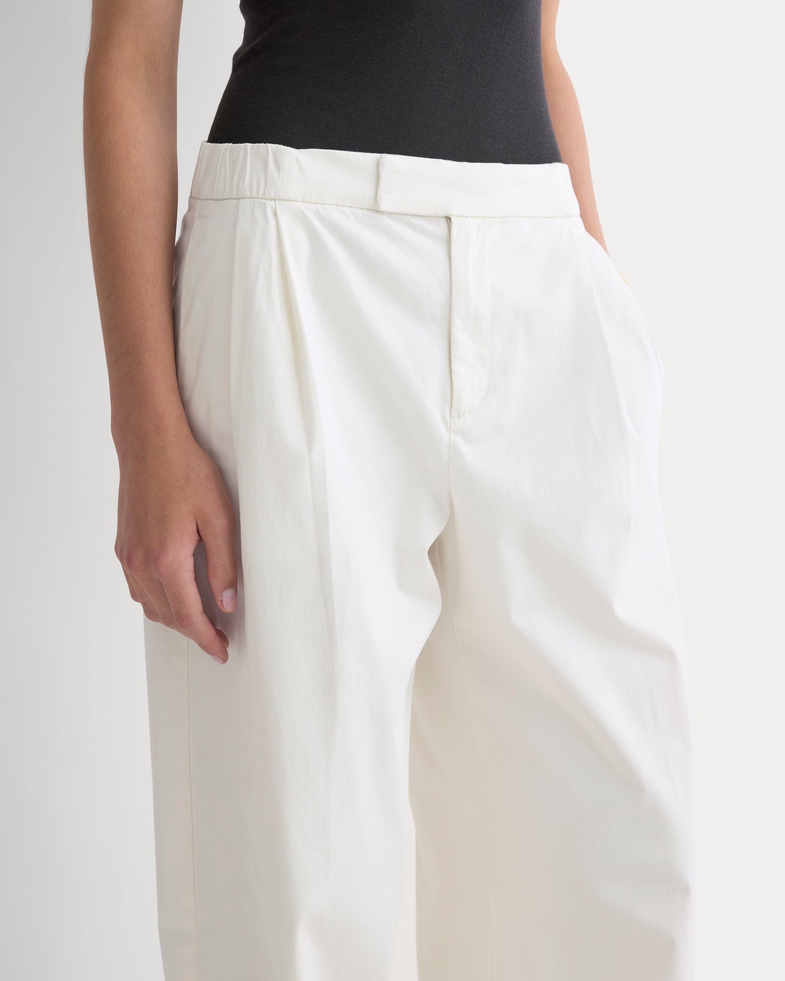 Barrel-Leg Pant in Organic Cotton Sateen in Bone — detail view