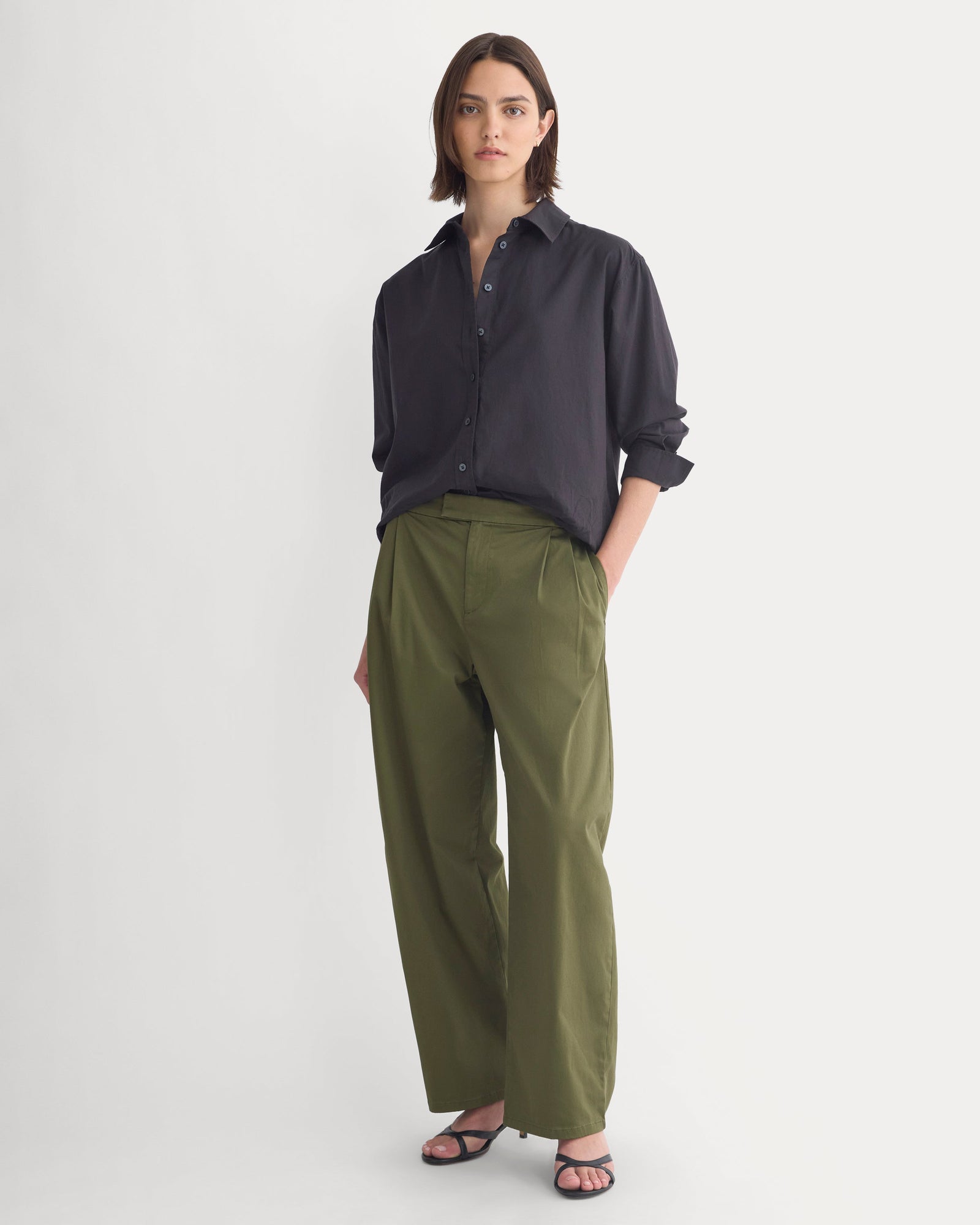 Barrel-Leg Pant in Organic Cotton Sateen in Olive Night — front view