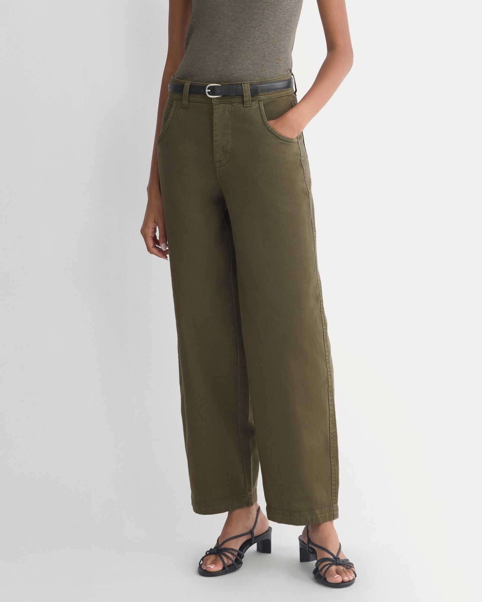 Utility Twill Barrel Pant in Olive Night — detail view