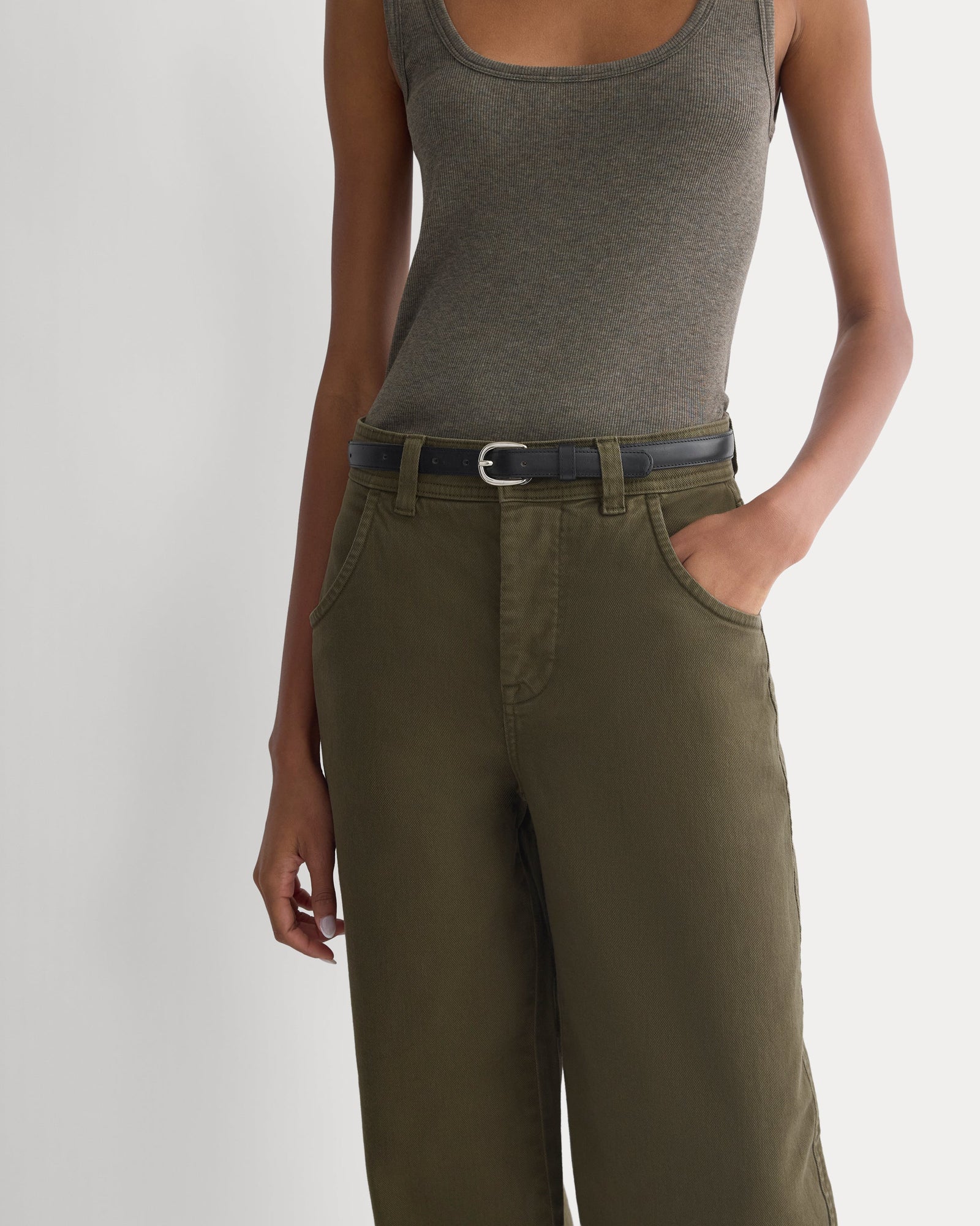 Utility Twill Barrel Pant in Olive Night — detail view