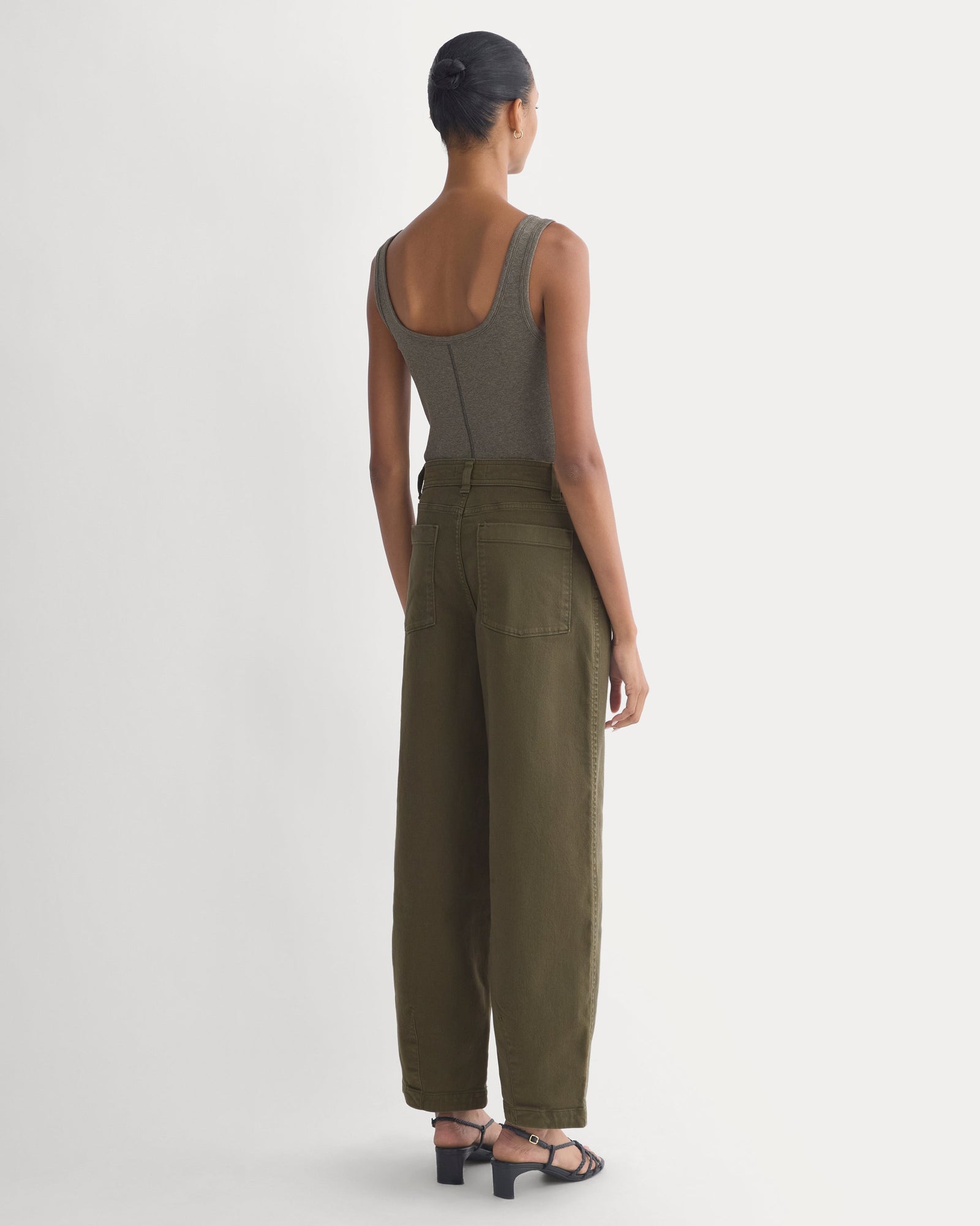 Utility Twill Barrel Pant in Olive Night — detail view