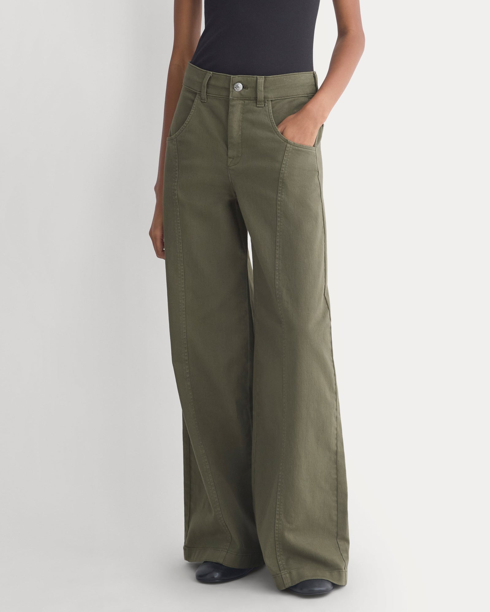 Utility Seamed Wide-Leg Pant in Olive Night — detail view