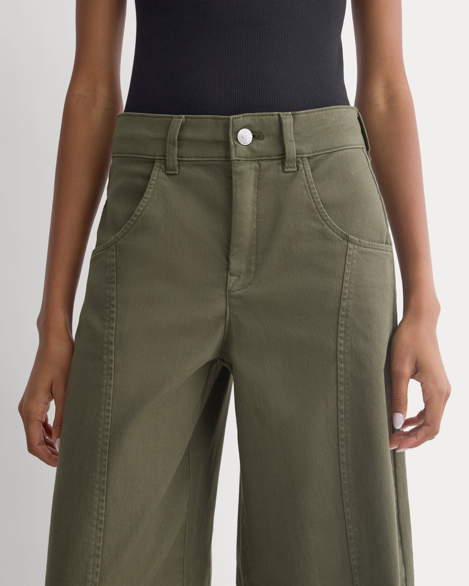 Utility Seamed Wide-Leg Pant in Olive Night — detail view