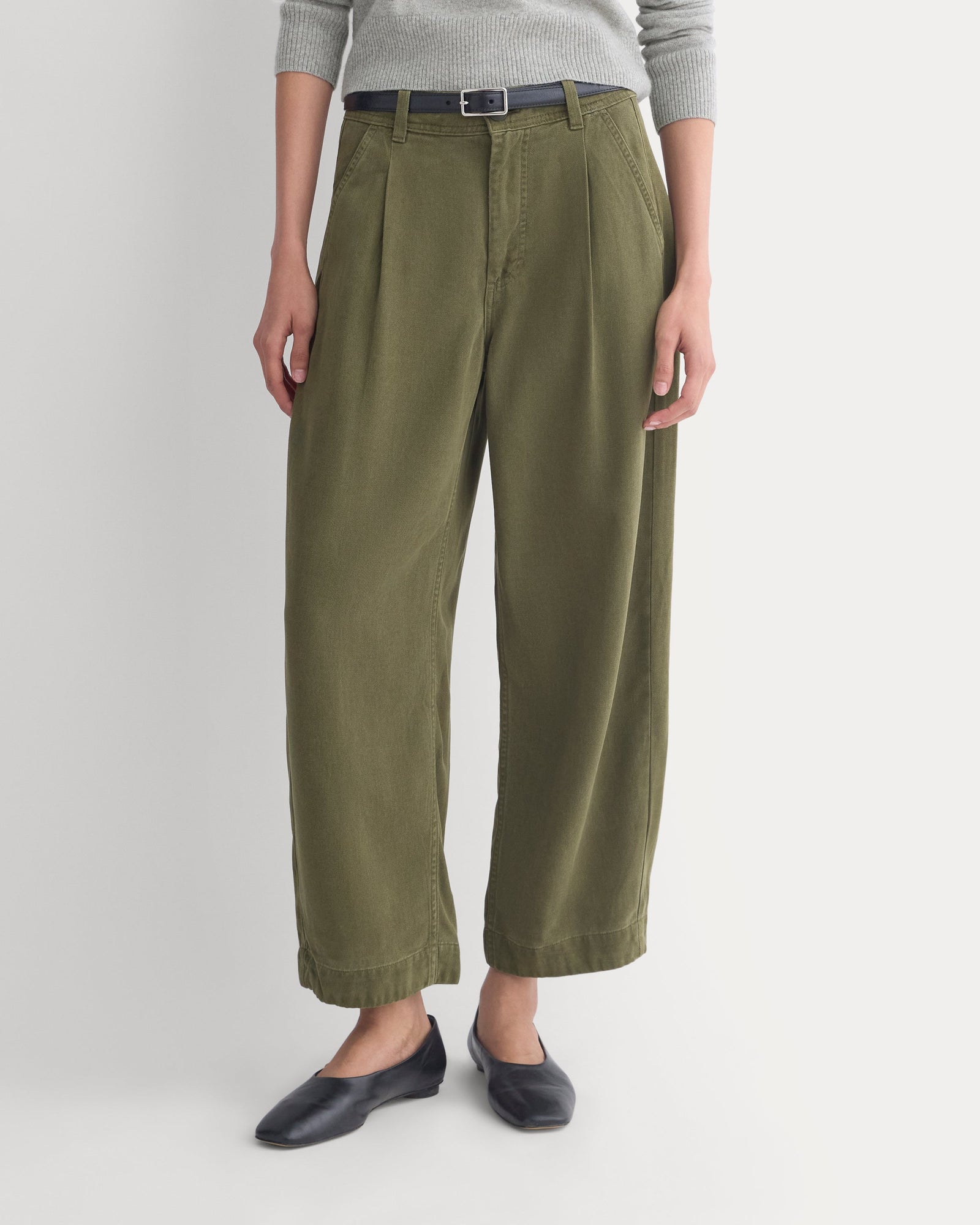 Everywhere Garment-Dyed Pant in Olive Night — detail view