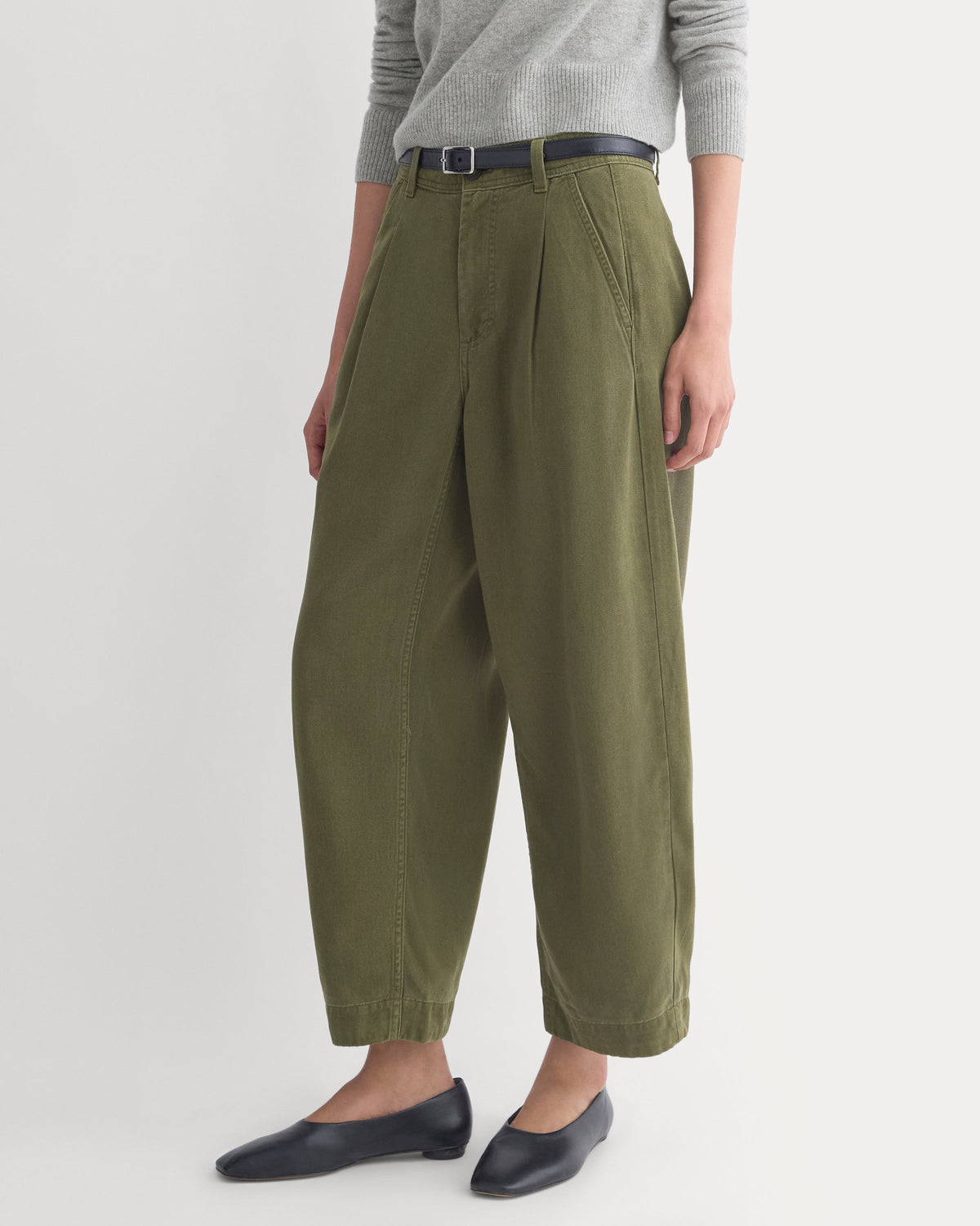 Everywhere Garment-Dyed Pant in Olive Night — detail view