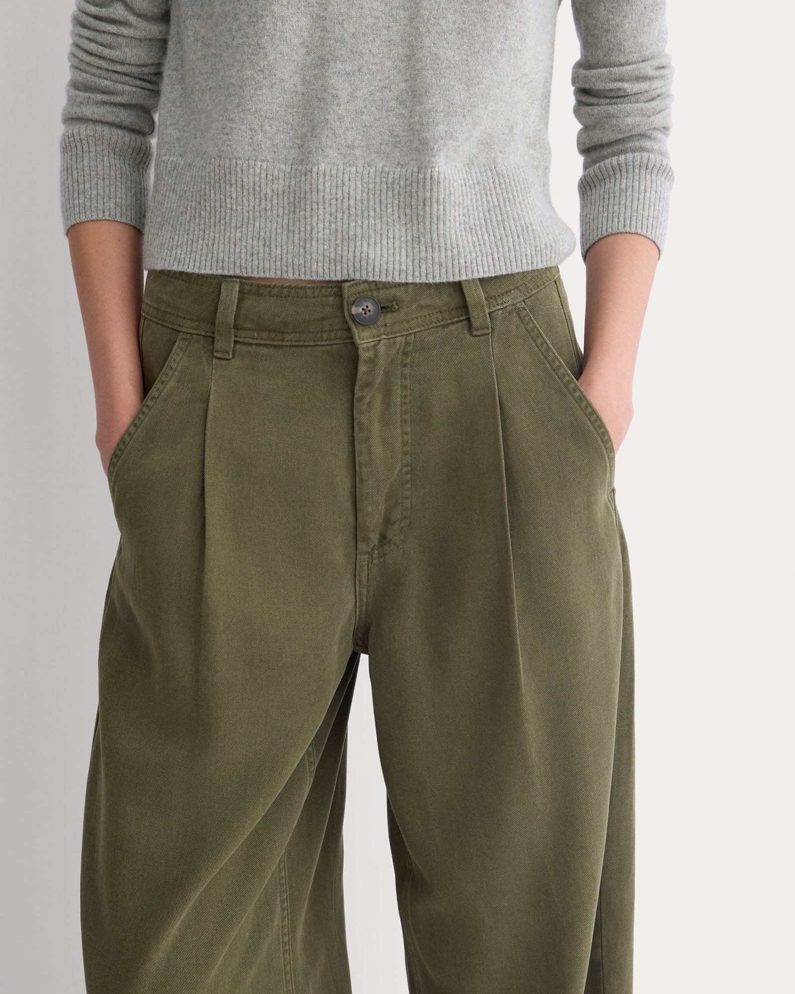 Everywhere Garment-Dyed Pant in Olive Night — detail view