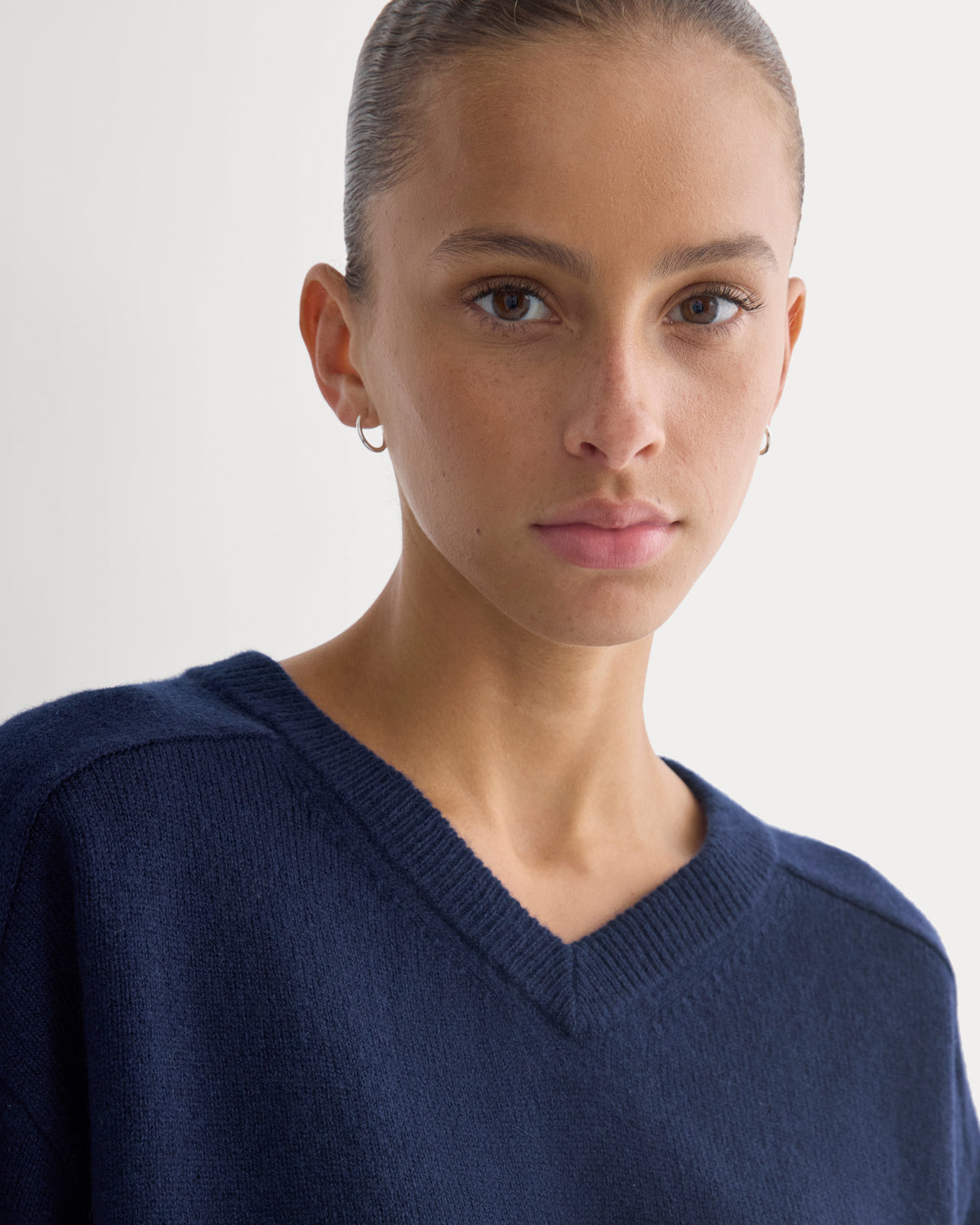 Cashmere High V Boyfriend Sweater in Navy — detail view