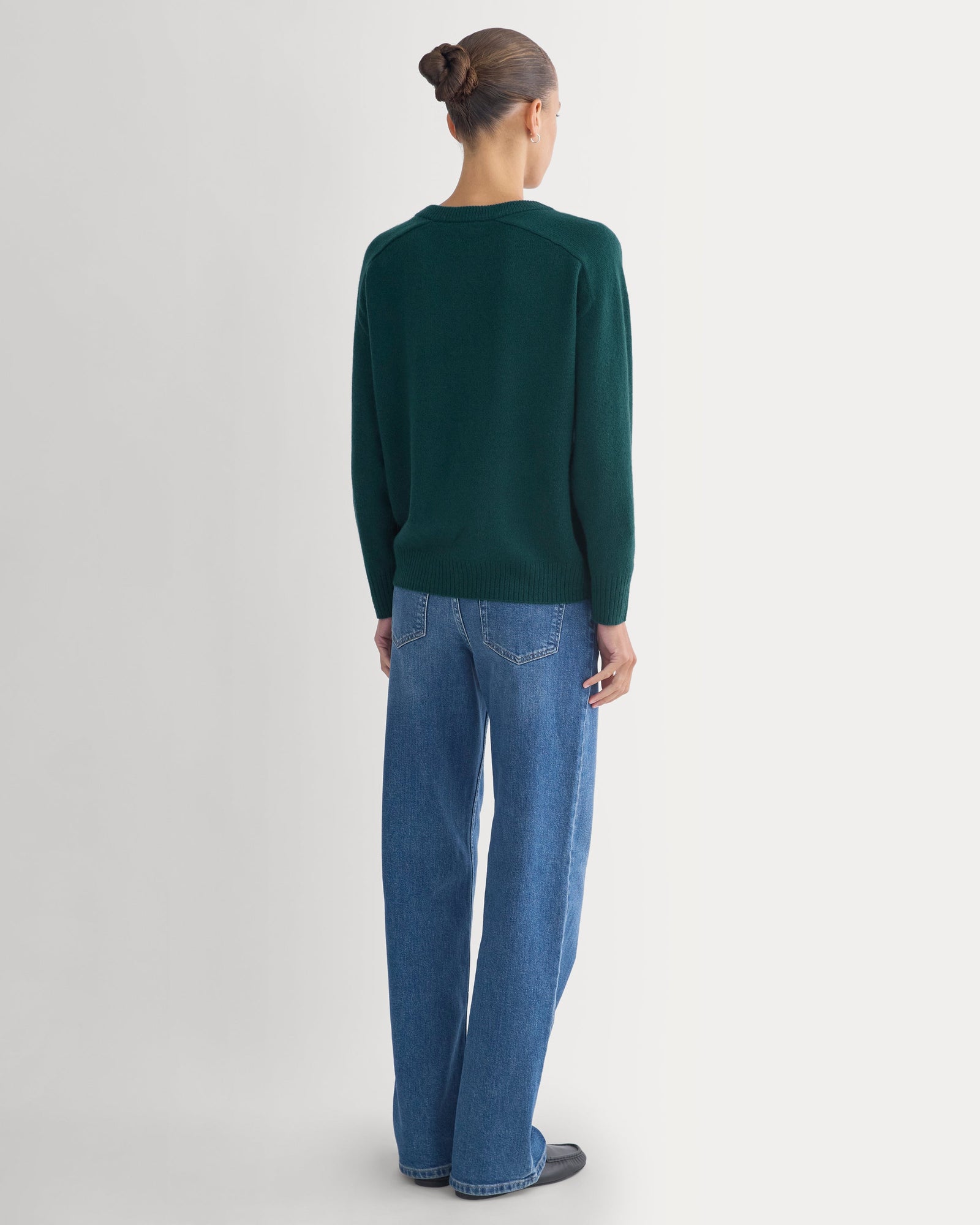 Cashmere High V Boyfriend Sweater in Ponderosa Pine — detail view