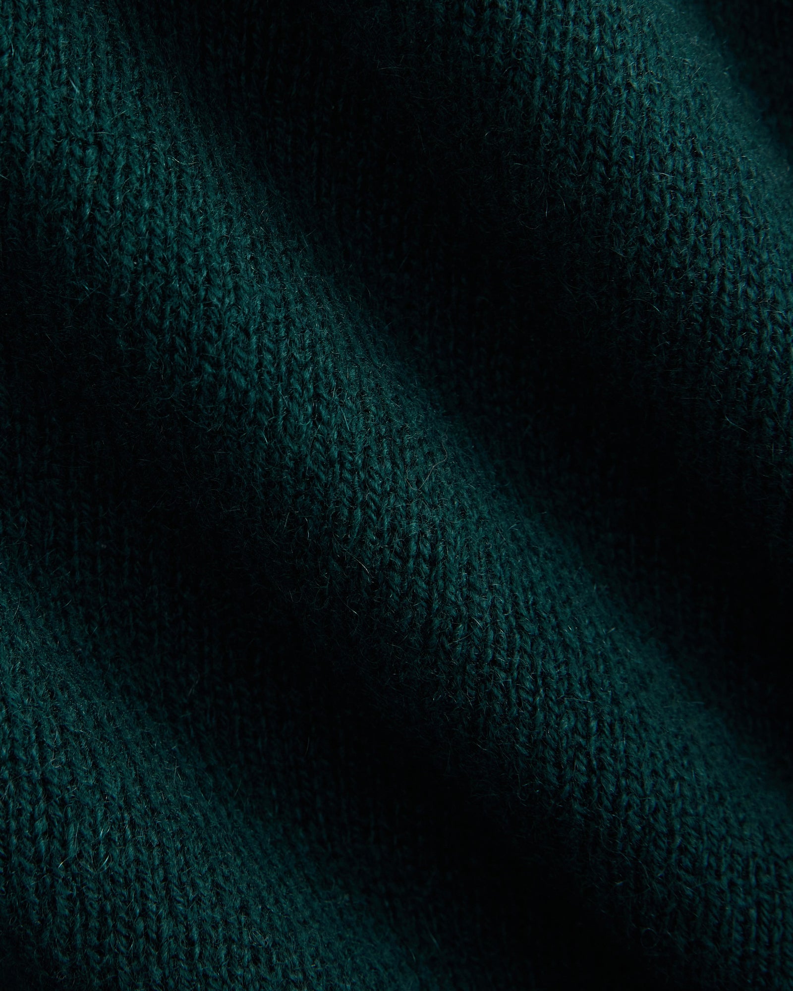 Cashmere High V Boyfriend Sweater in Ponderosa Pine — detail view