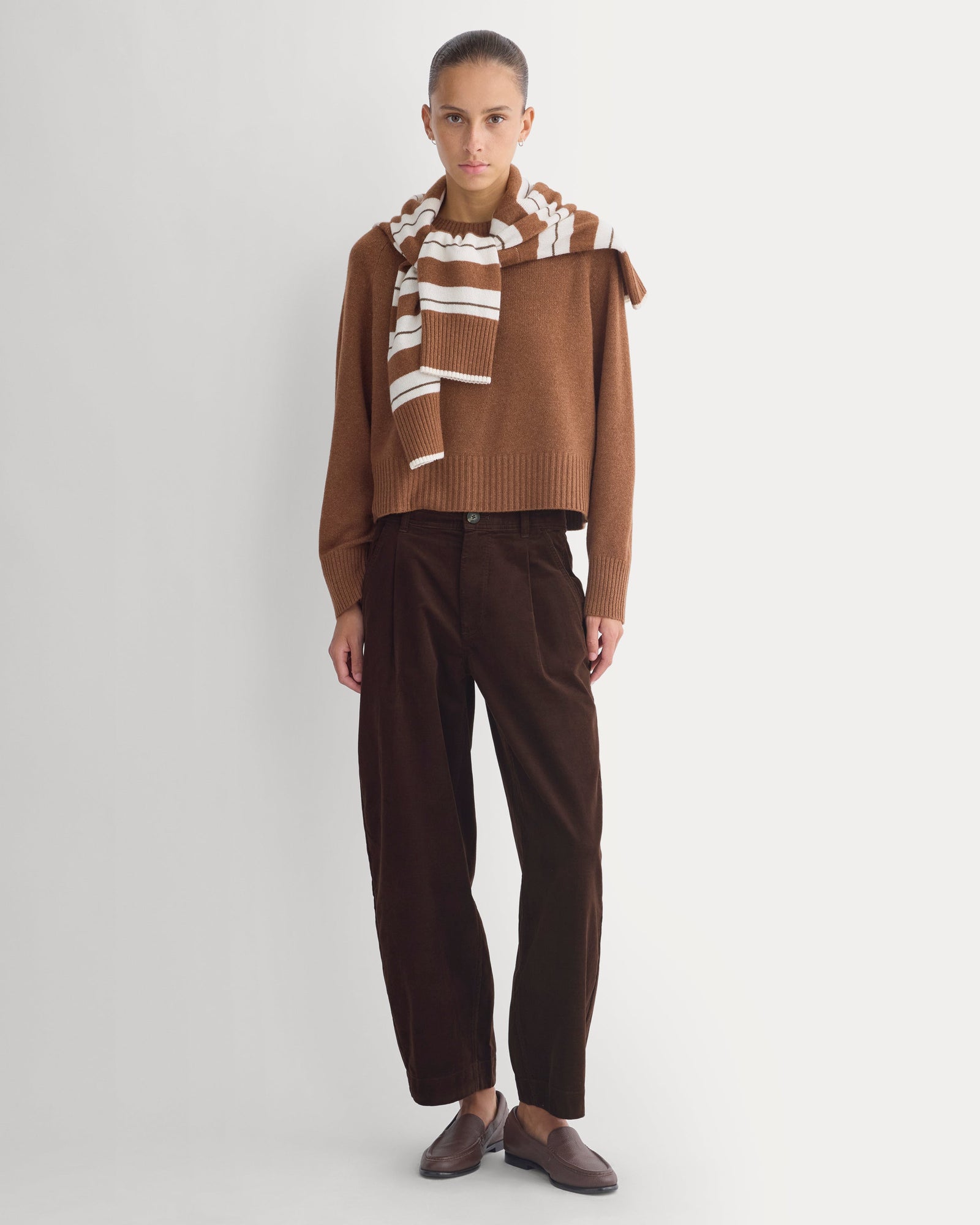 The Boxy Crew in Cashmere in Brown — detail view