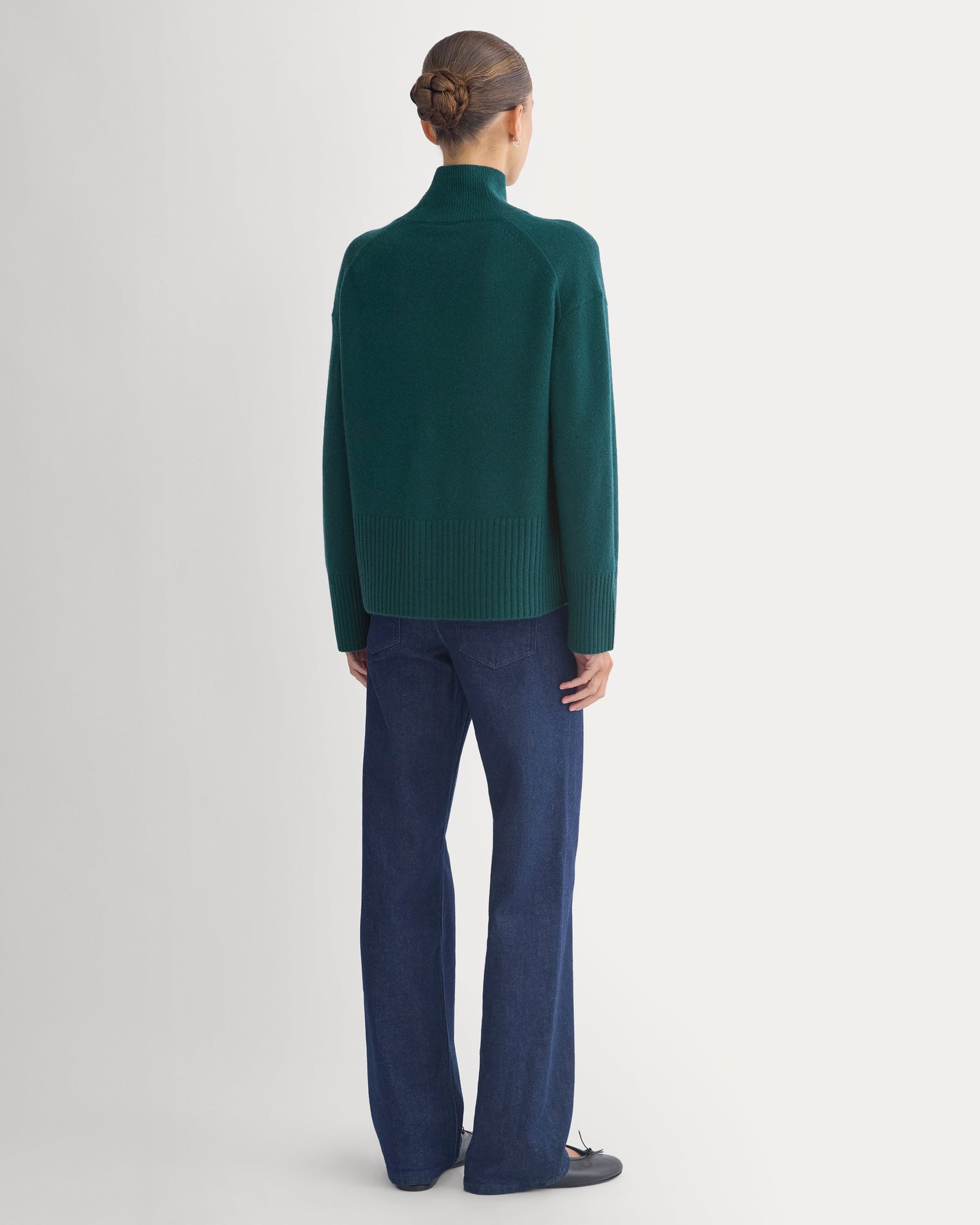 The Boxy Turtleneck in Cashmere in Ponderosa Pine — detail view