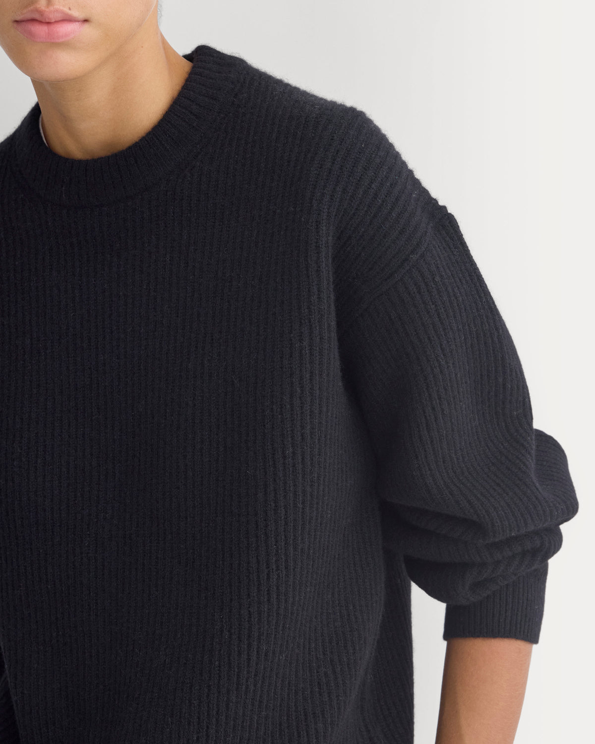 Cashmere Fisherman Crew in Black — detail view