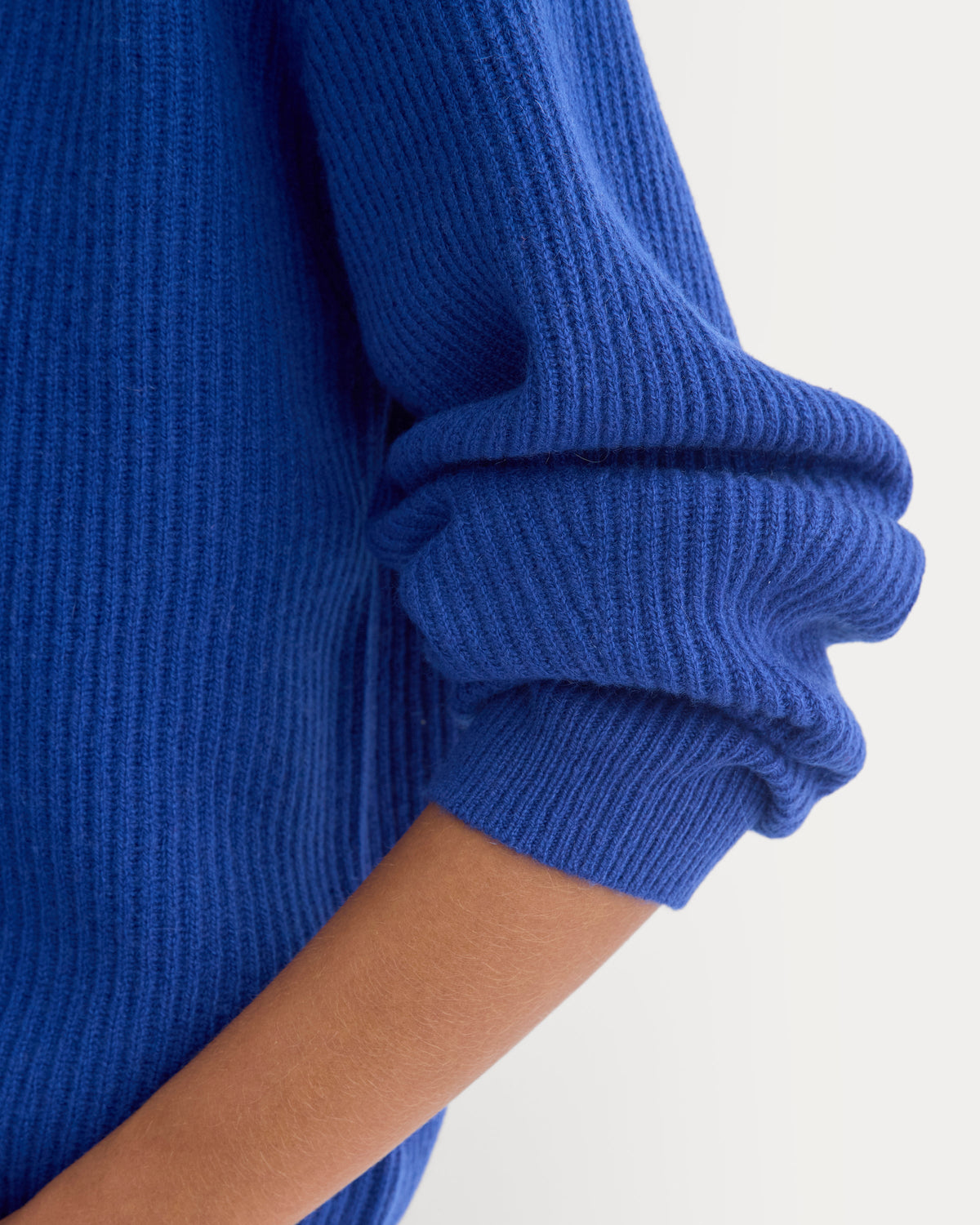 Cashmere Fisherman Crew in Klein Blue — detail view