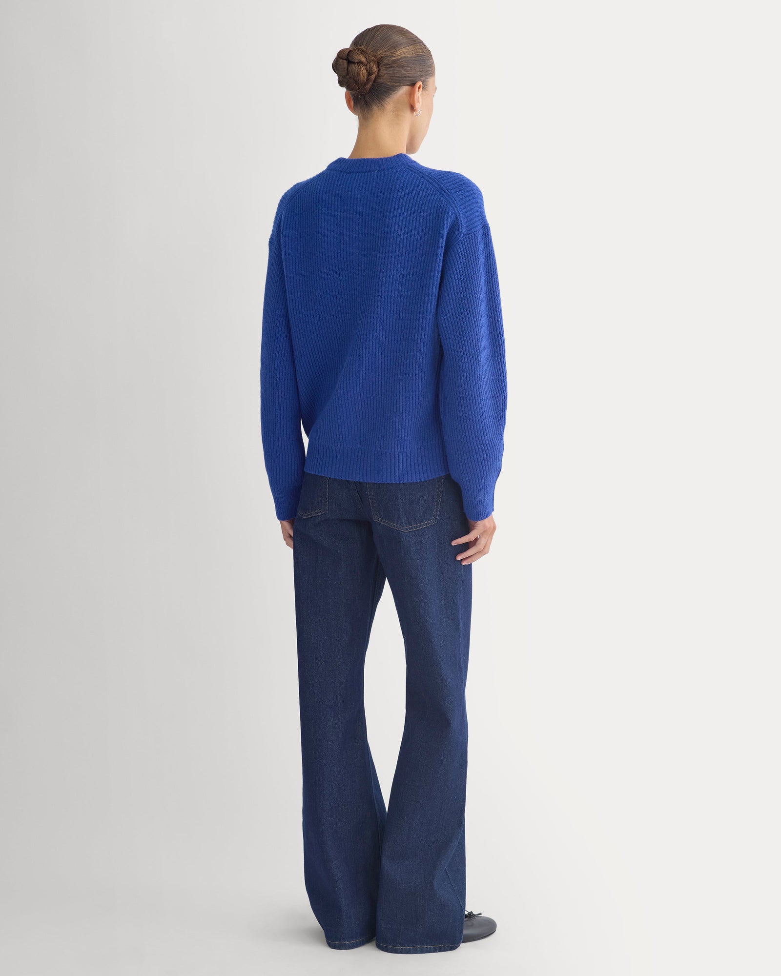 Cashmere Fisherman Crew in Klein Blue — detail view