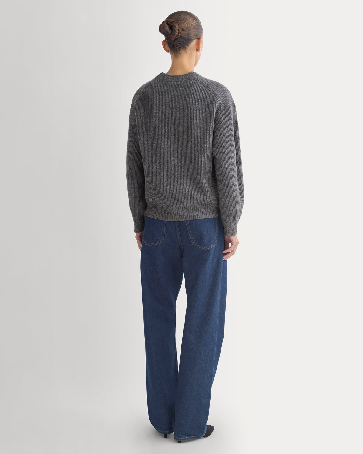Cashmere Fisherman Crew in Heather Charcoal — detail view