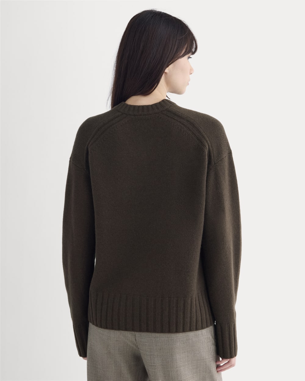 V-Neck Sweater in Extrafine Luxe Merino in Coffee Bean — detail view
