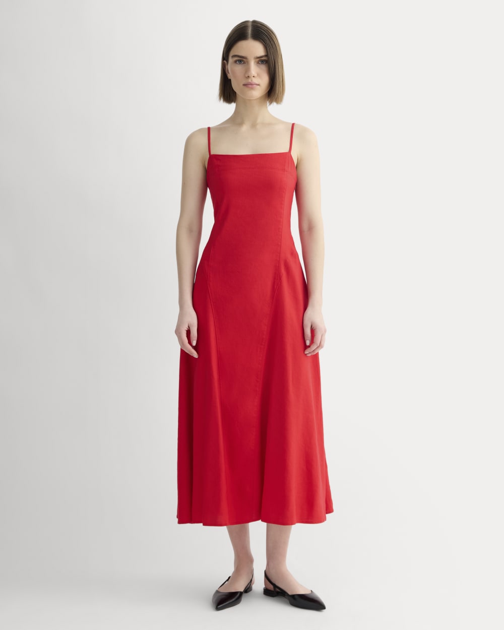 The Seamed Dress in Stretch Linen in Classic Red — front view