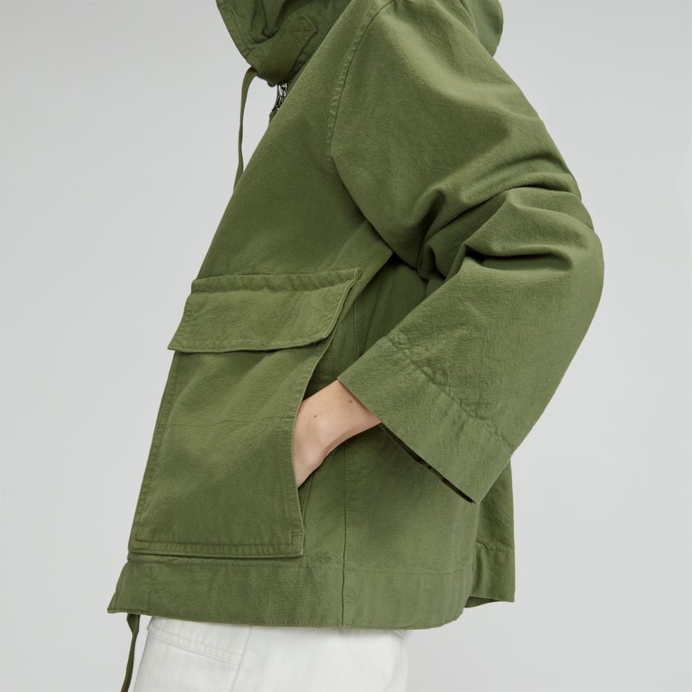The Canvas Organic Cotton Anorak in Forest Green — detail view