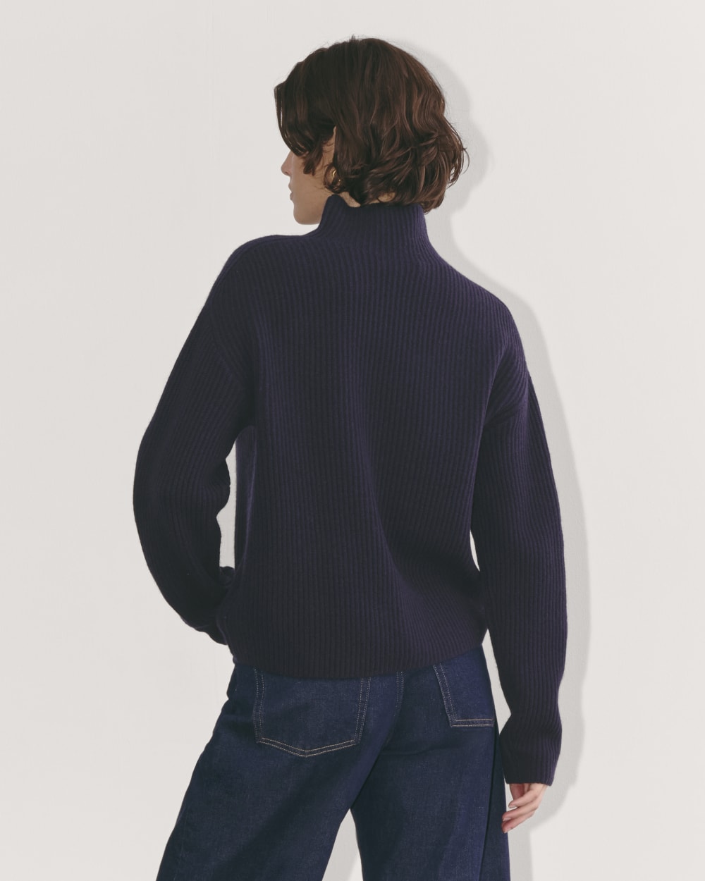 The Fisherman Turtleneck in Wool Cashmere in Navy — detail view