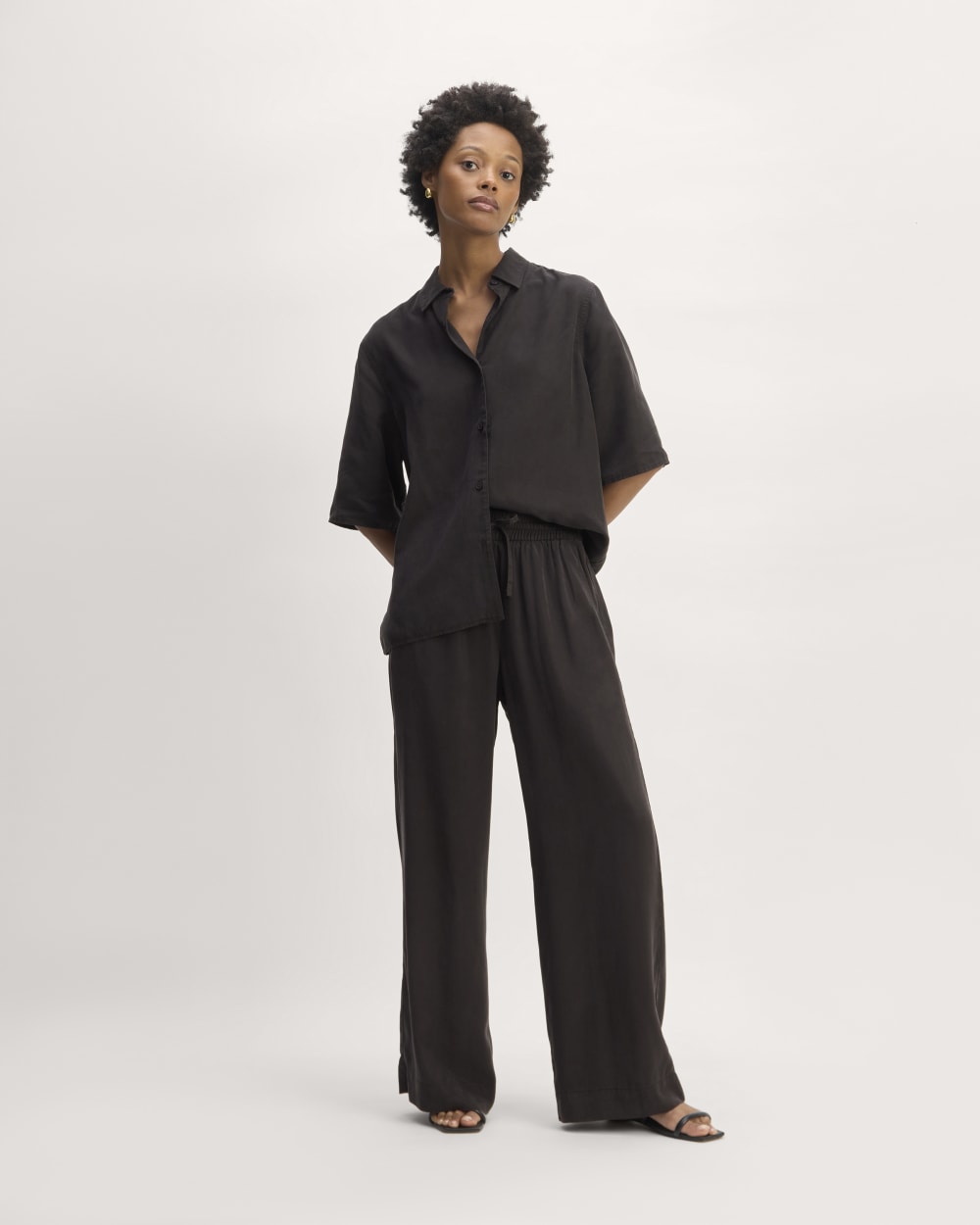 The Wide-Leg Pant in Butterlite in Black — front view