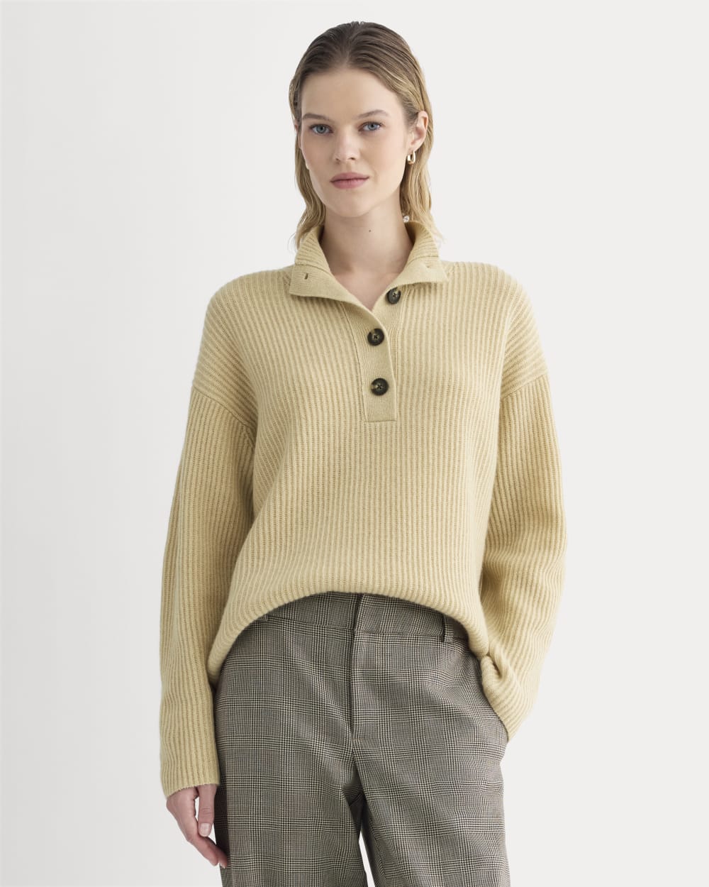 The Cocoon Henley in Wool Cashmere in Heather Light Camel — front view