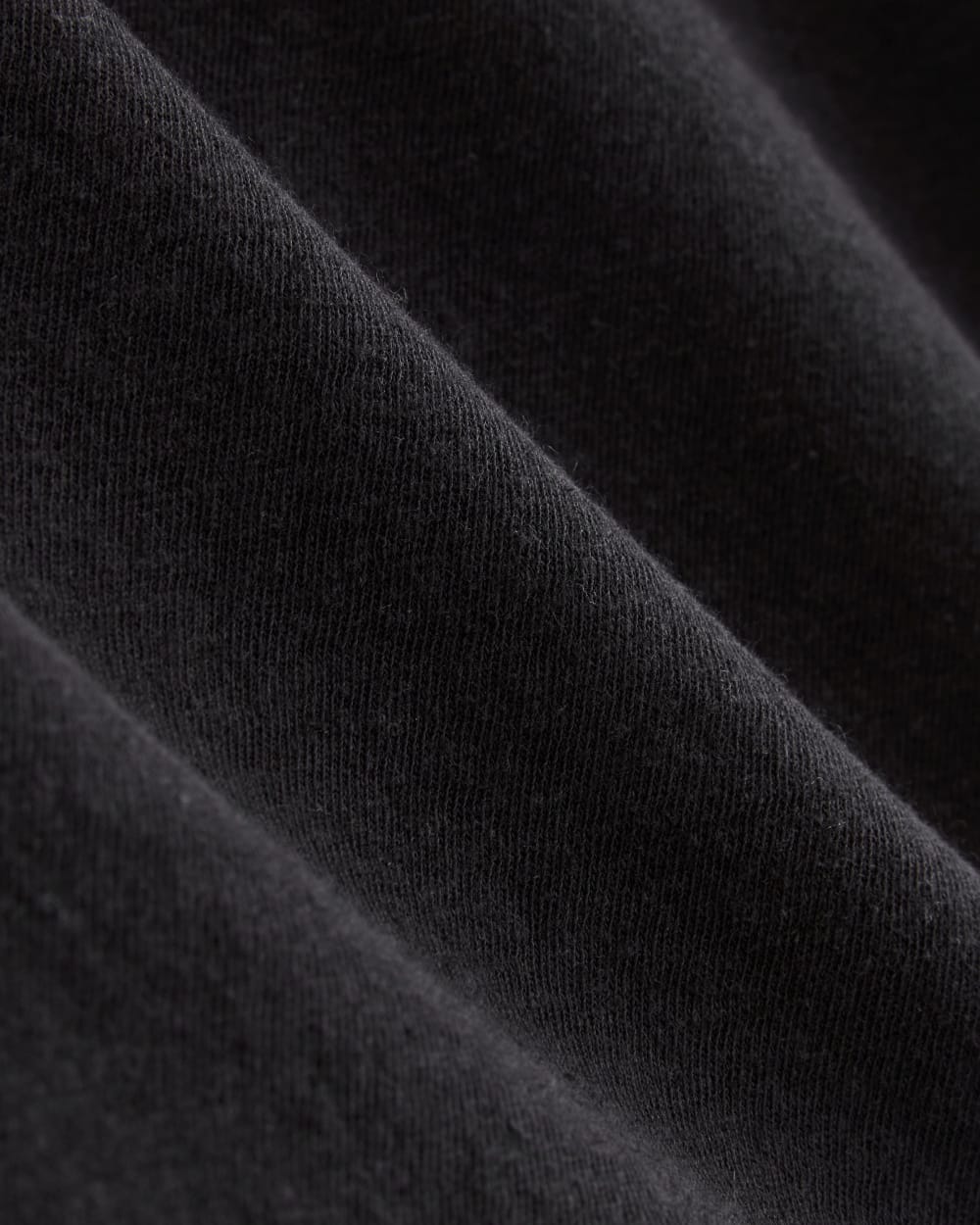 The Muscle Tee in Cotton Linen in Black — detail view