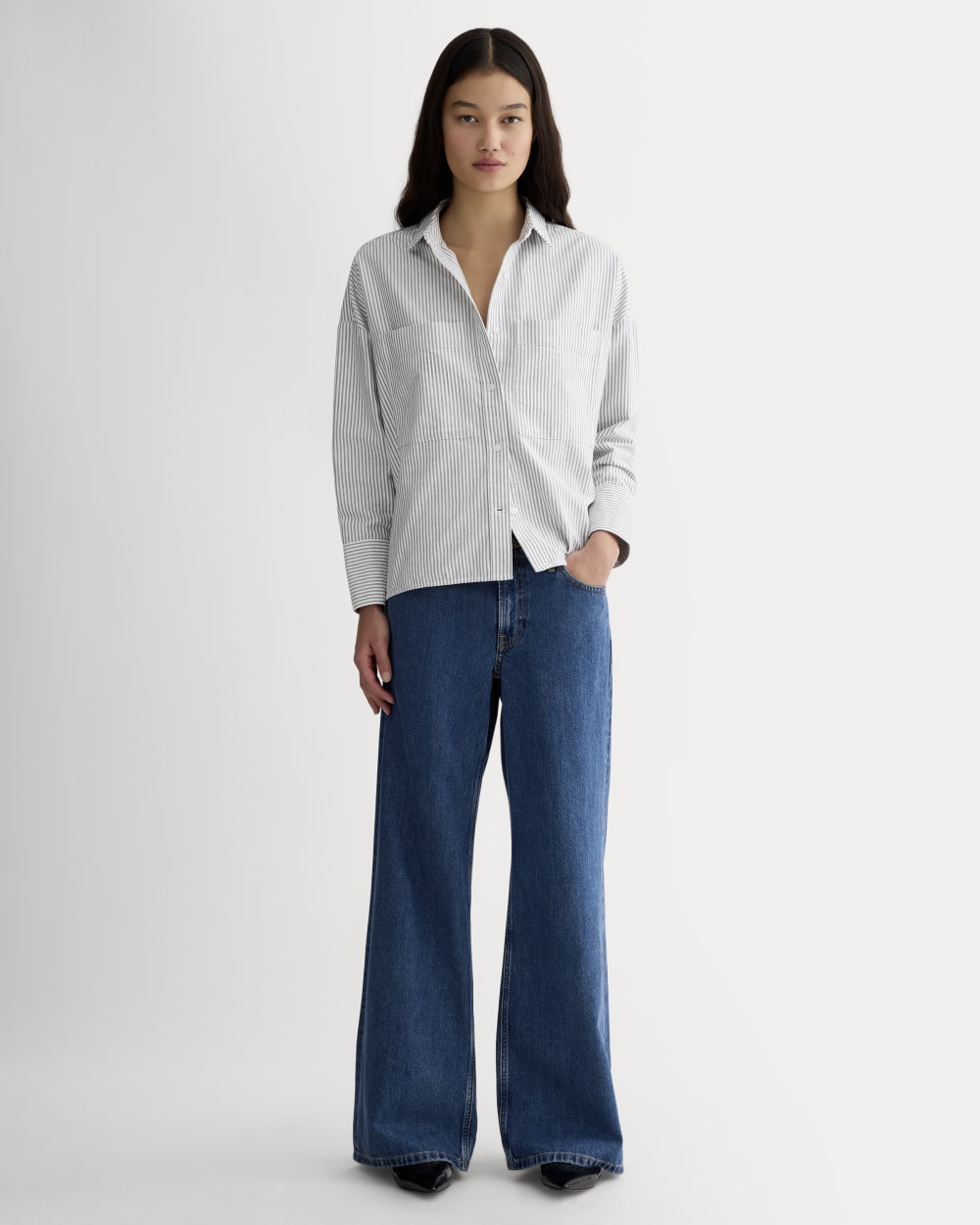 The Boxy Oxford in Black / White — detail view