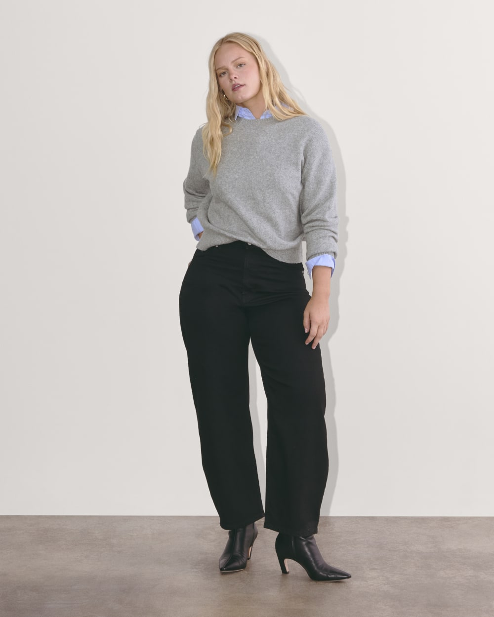 The Cocoon Crew in Plush Cotton in Heathered Grey — detail view